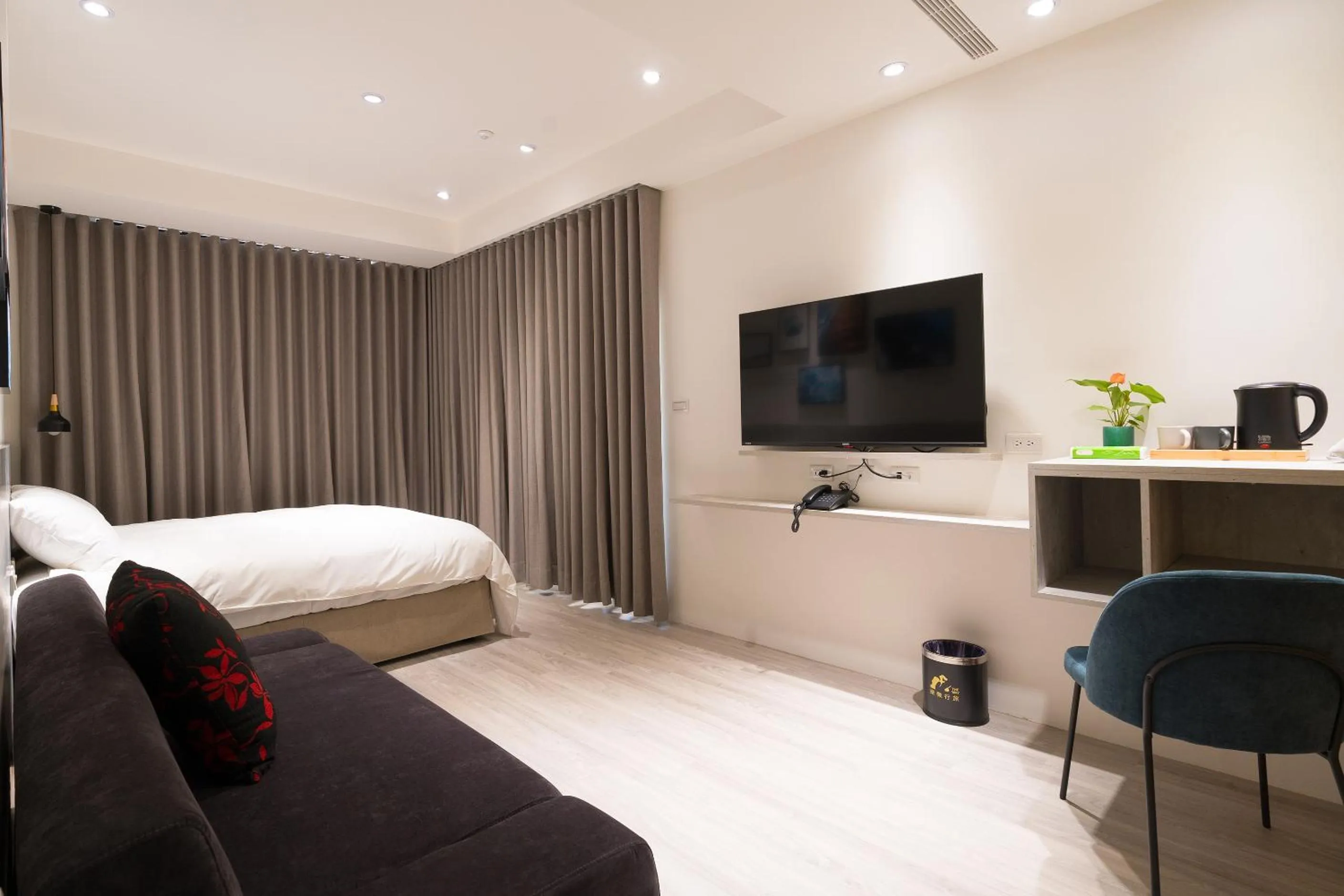 Photo of the whole room, Bed in The Way Inn