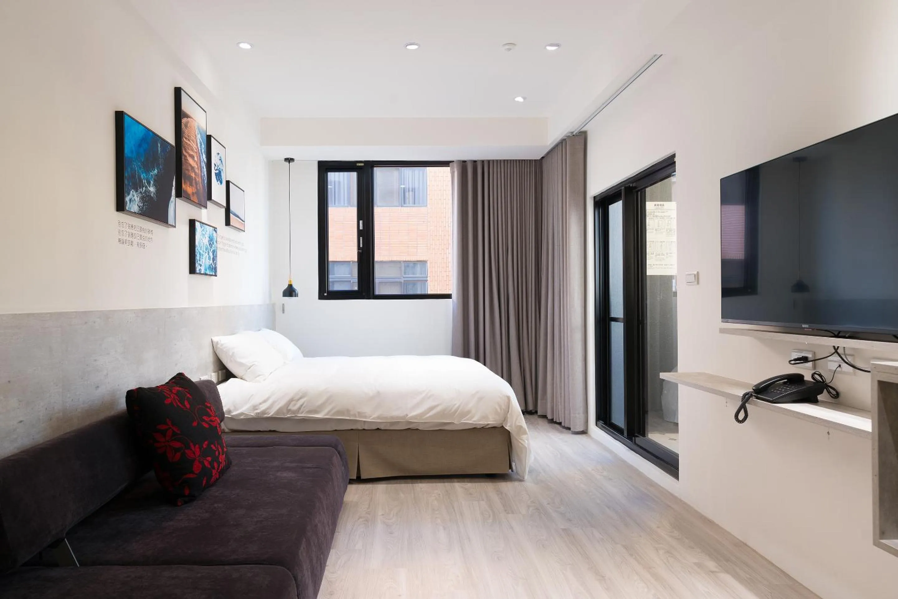 Photo of the whole room, Bed in The Way Inn