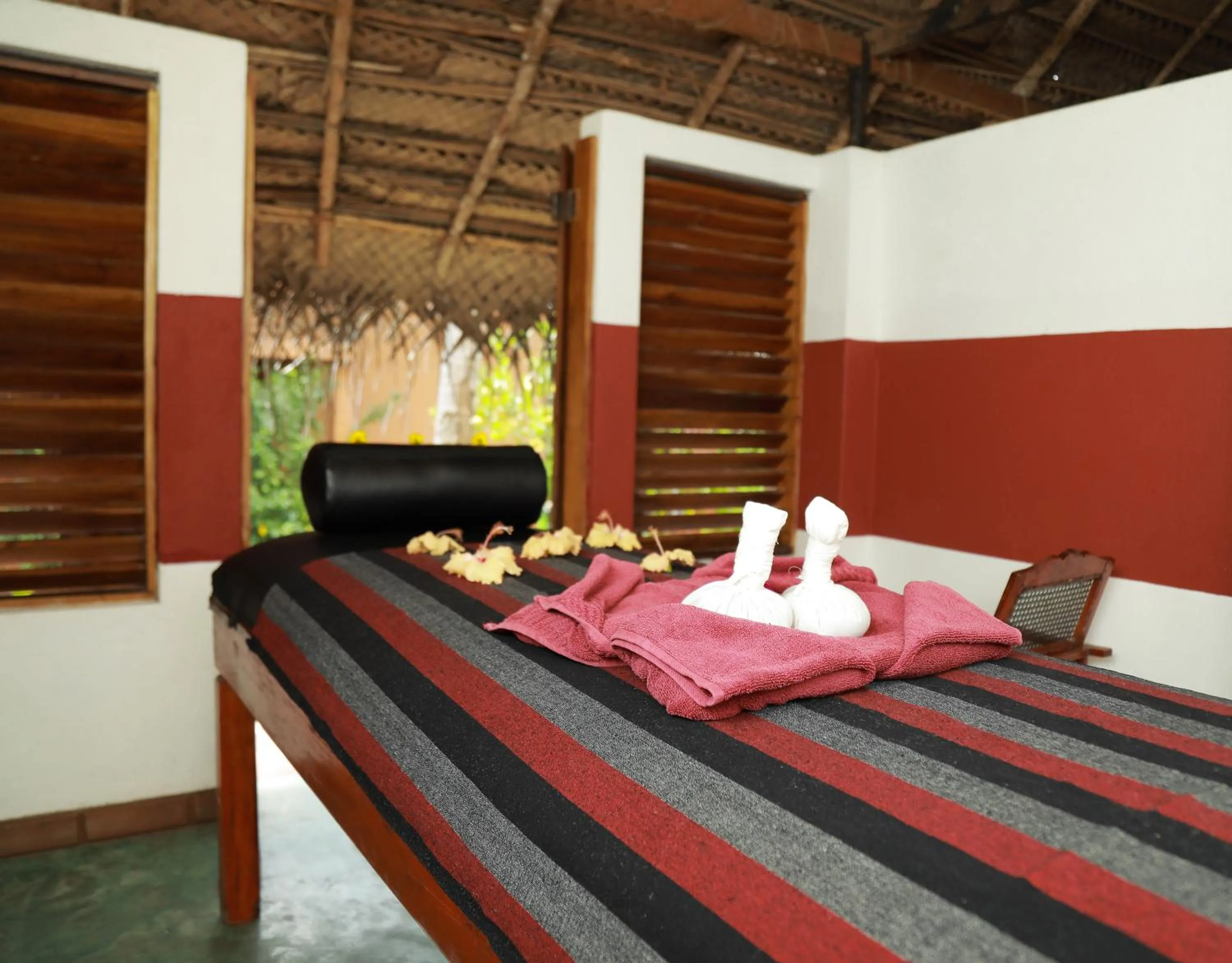 Massage, Bed in Eva Lanka Hotel - Beach & Wellness