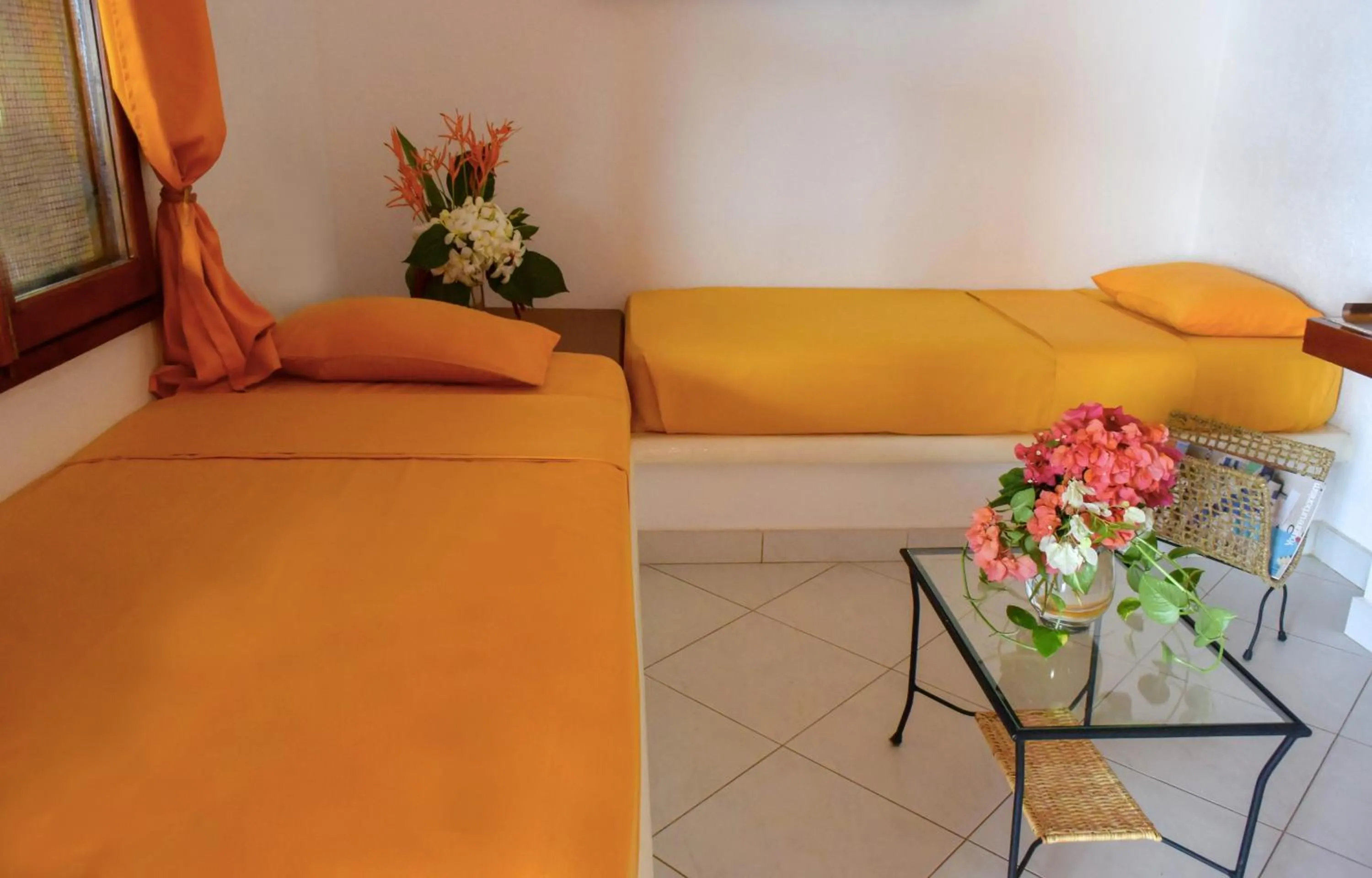 Living room, Bed in Eva Lanka Hotel - Beach & Wellness