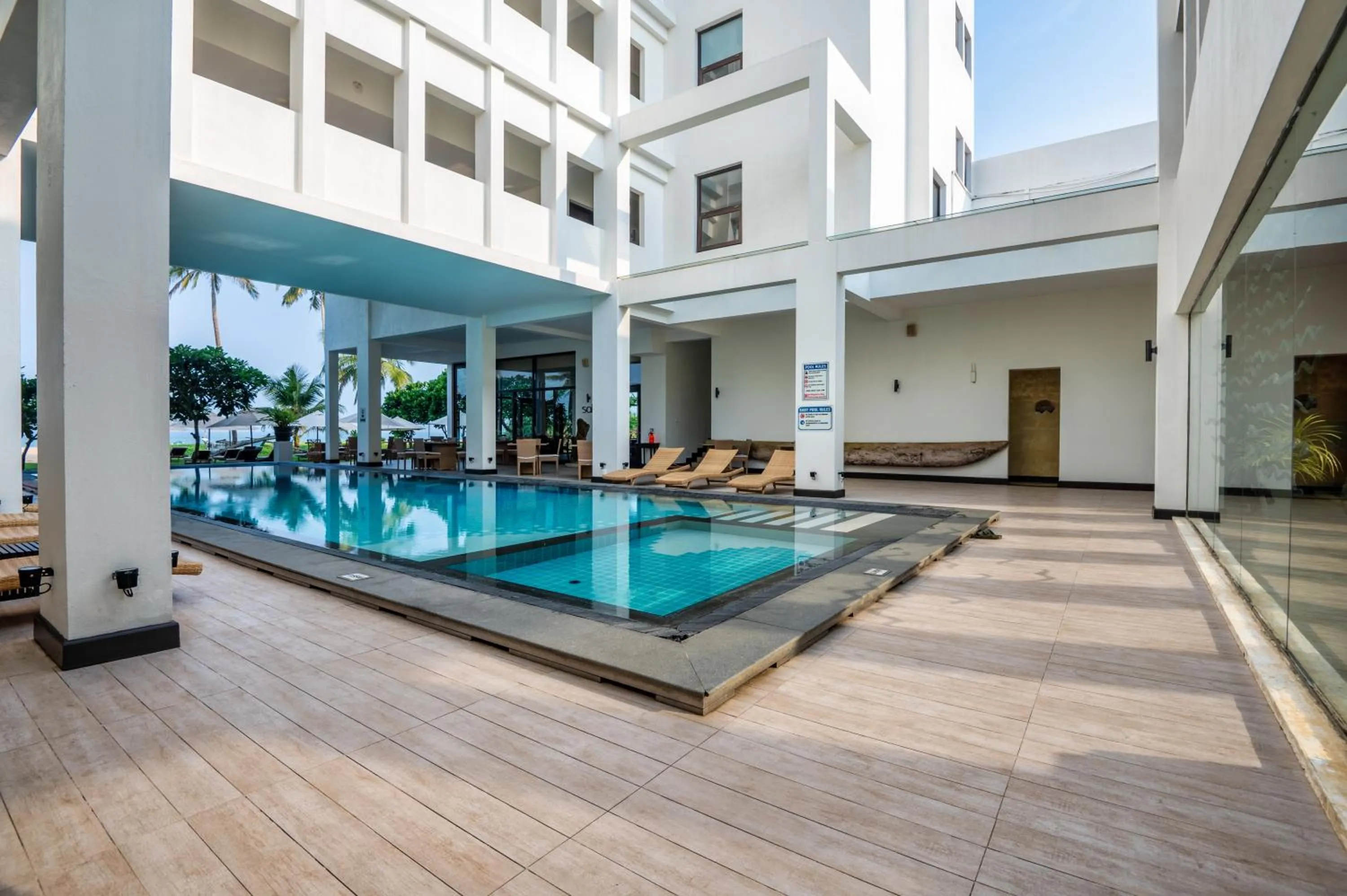 Swimming pool in Shinagawa Beach