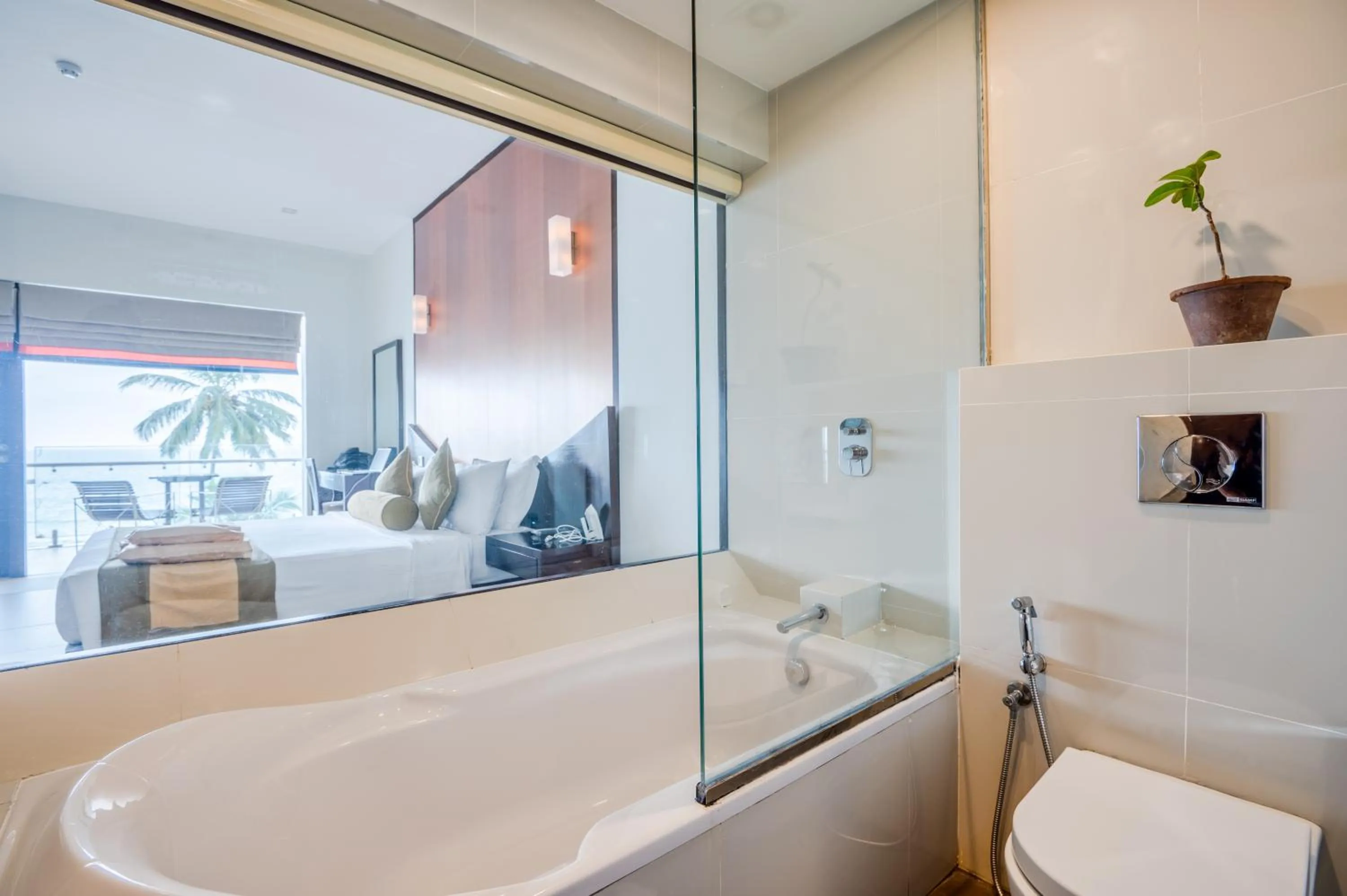 Bath in Shinagawa Beach