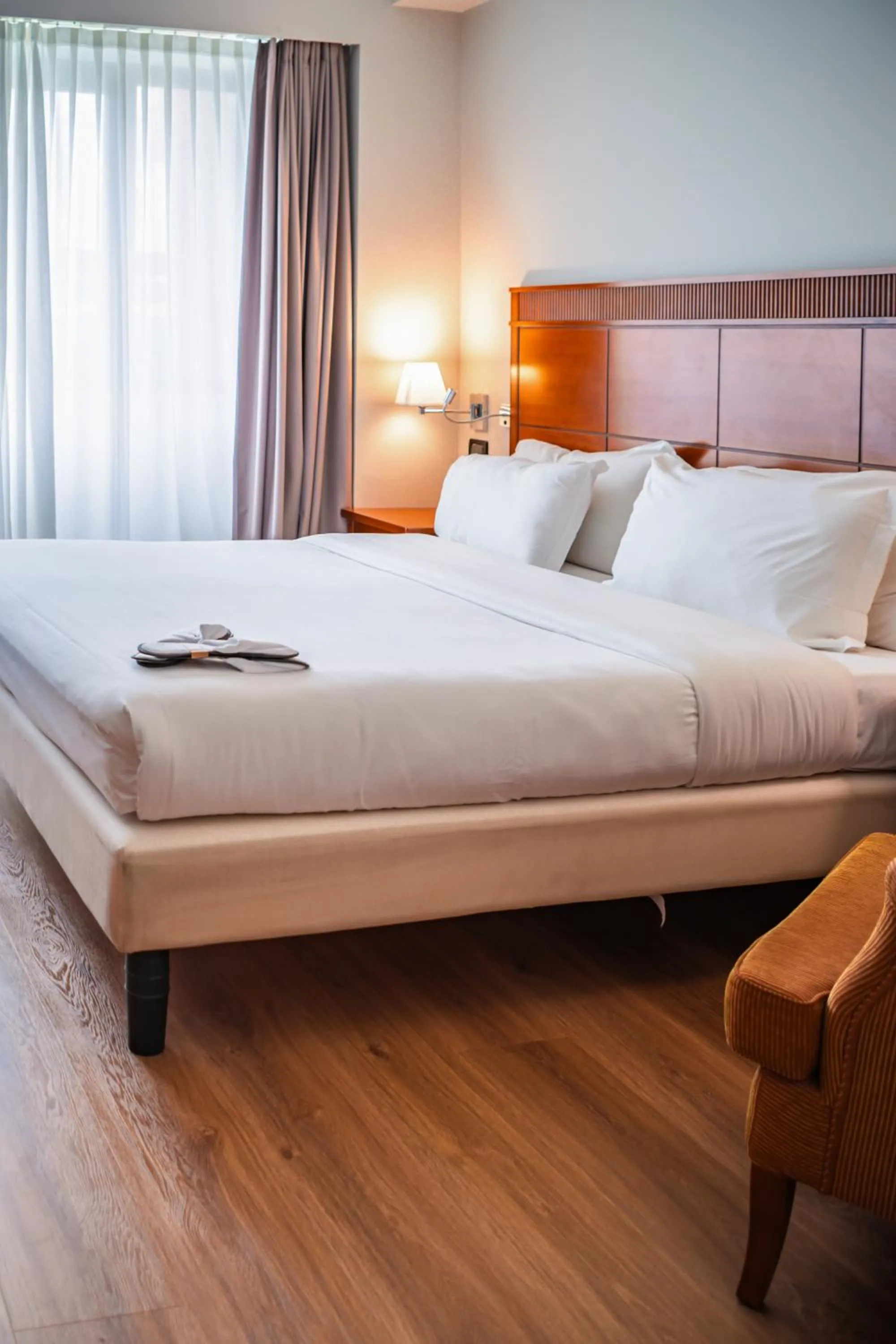 Bed in Mercure Leonardo da Vinci Rome Airport