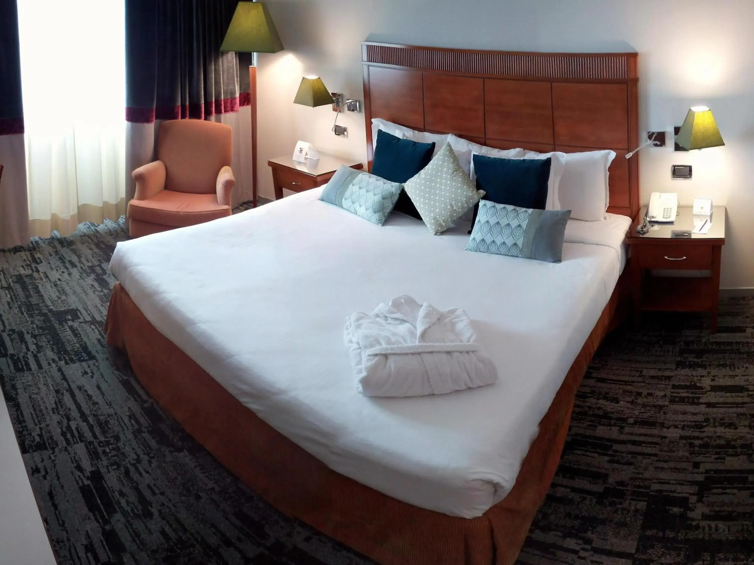 Superior Double Room in Mercure Leonardo da Vinci Rome Airport Superior Double Room in Mercure Leonardo da Vinci Rome Airport