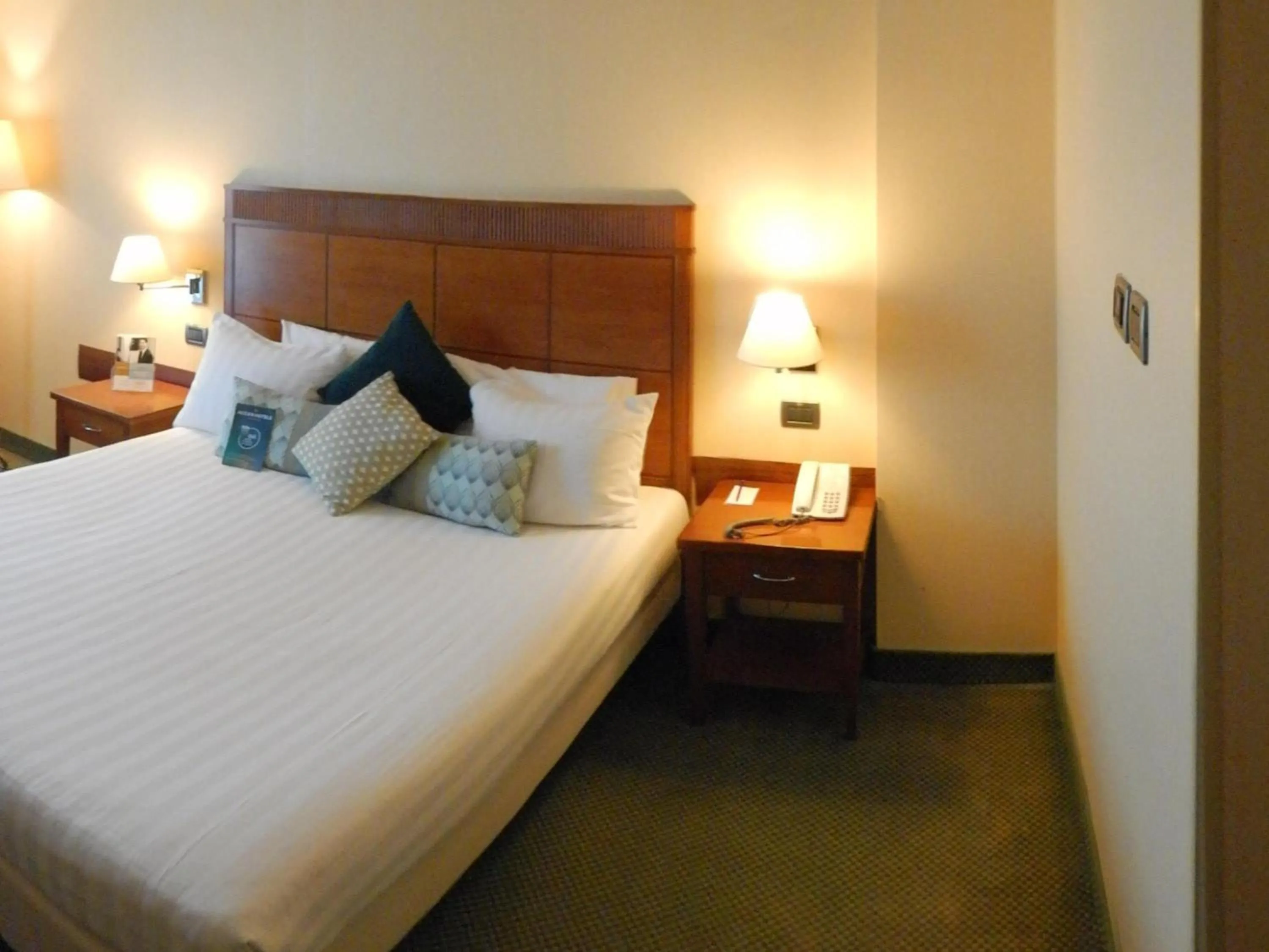 Bedroom, Bed in Mercure Leonardo da Vinci Rome Airport