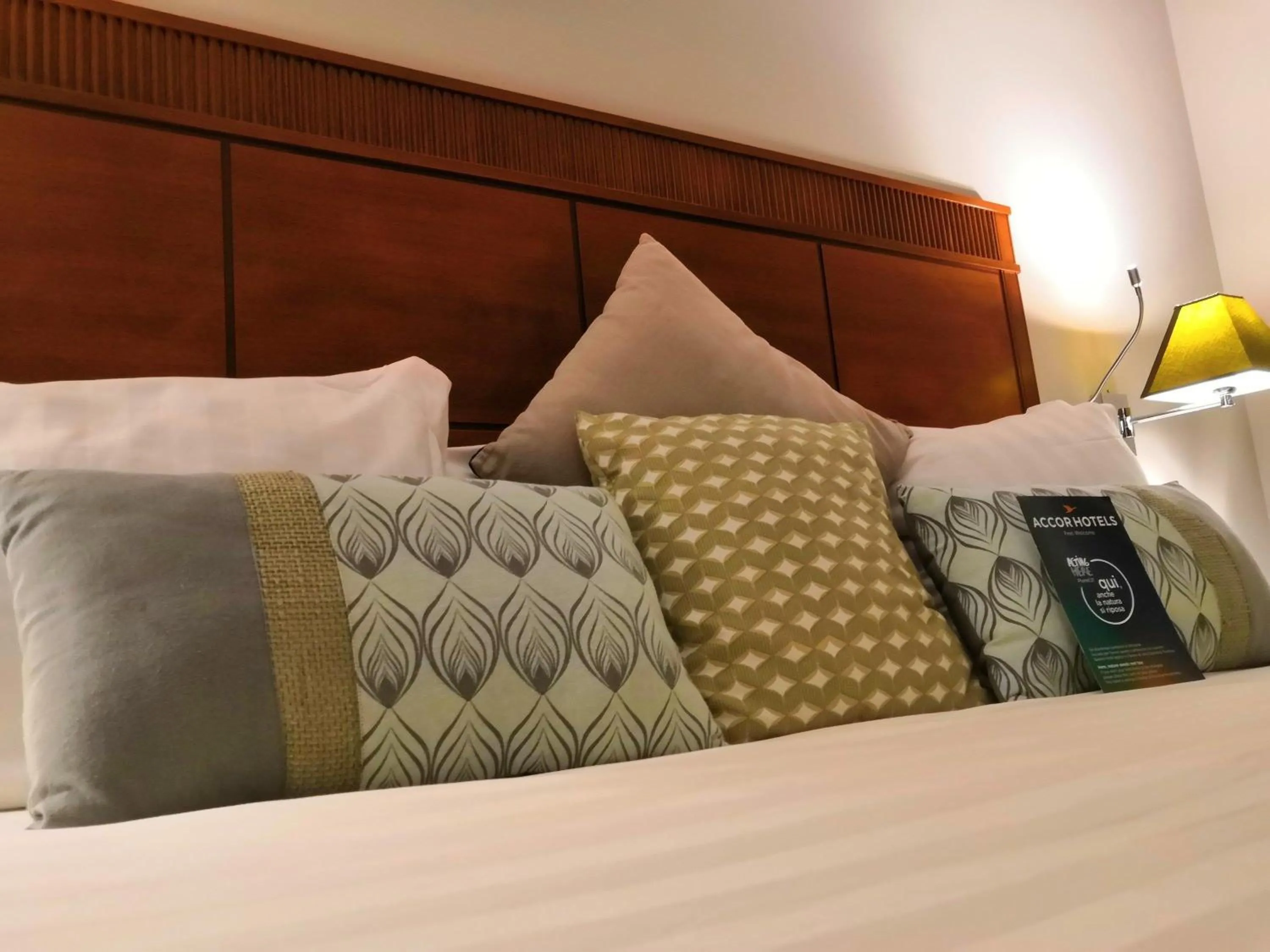 Bedroom, Bed in Mercure Leonardo da Vinci Rome Airport