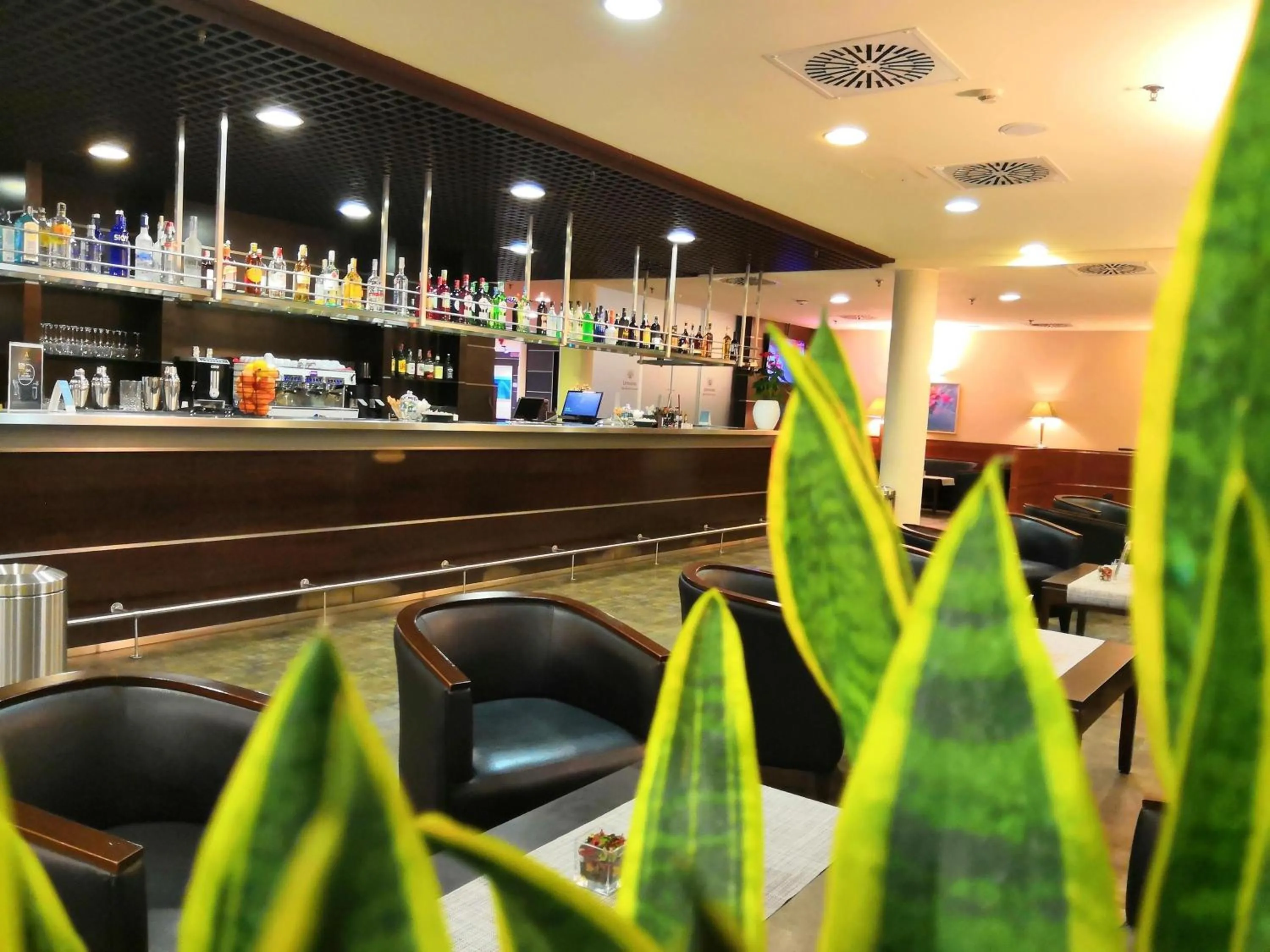 Lounge or bar in Mercure Leonardo da Vinci Rome Airport