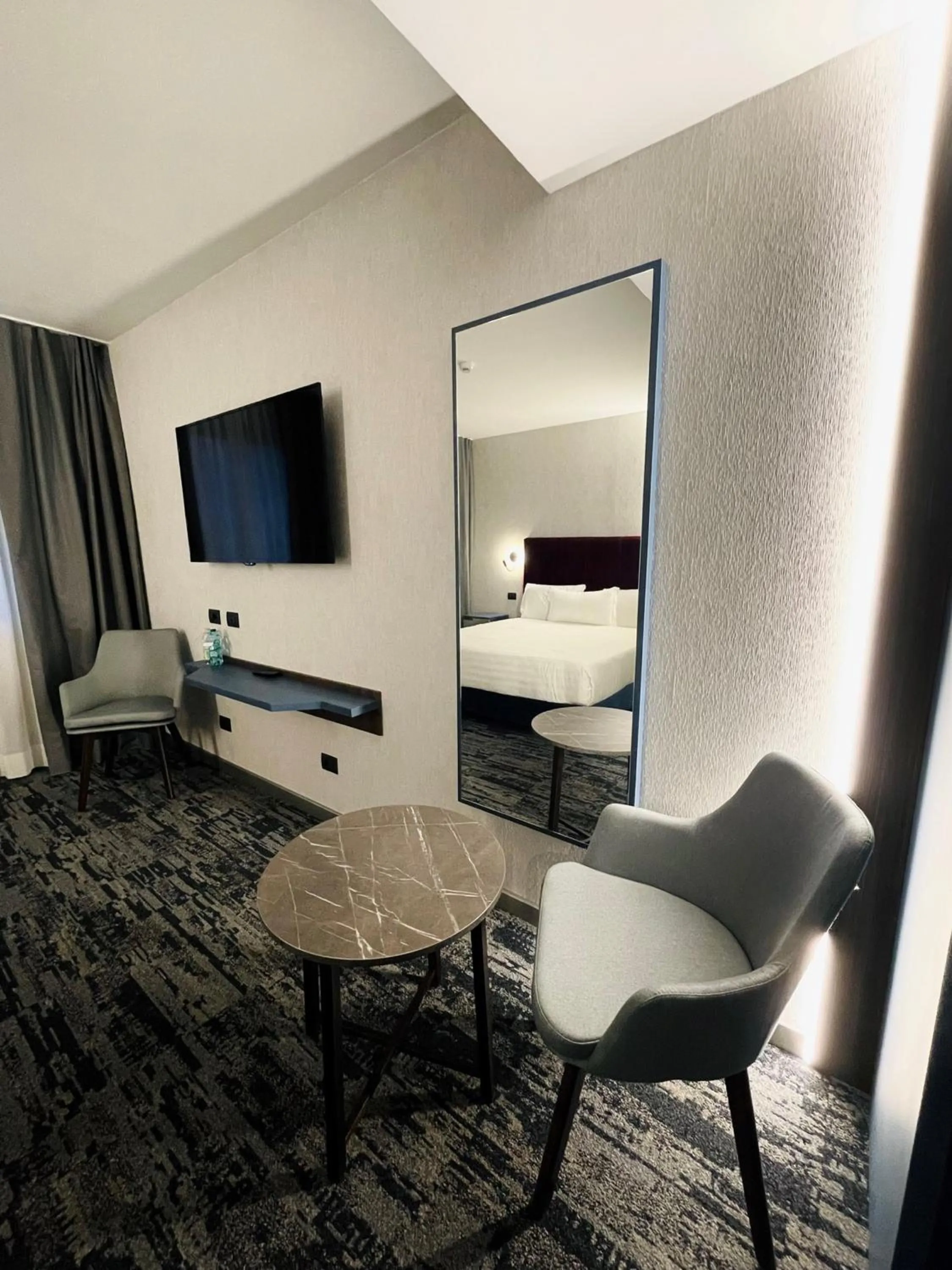 Bed in Mercure Leonardo da Vinci Rome Airport