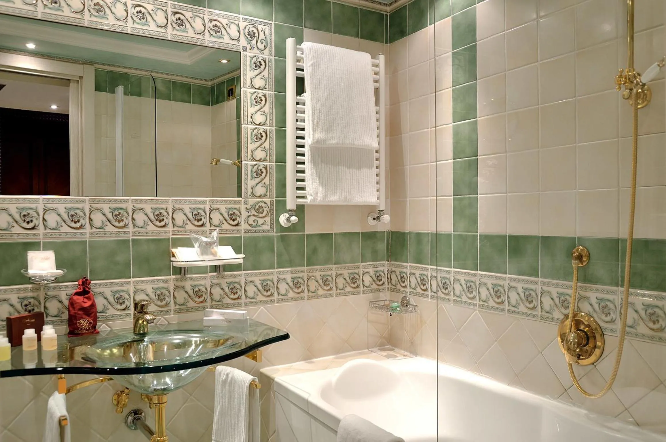 Bathroom in Hotel Homs