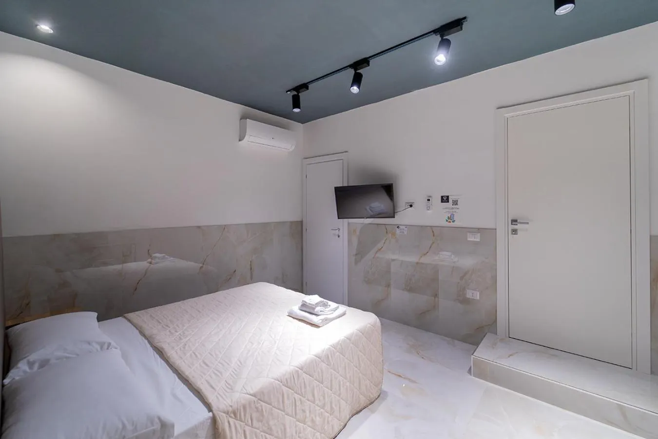 Bed in P.C. Boutique H. Vesuvius, Napoli Centro, by ClaPa Group