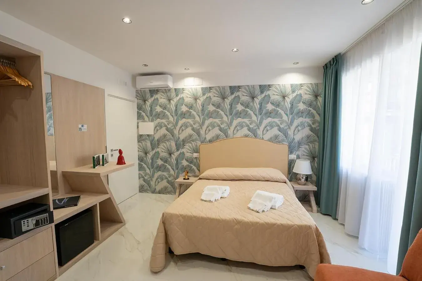 Deluxe King Room in P.C. Boutique H. Vesuvius, Napoli Centro, by ClaPa Group Deluxe King Room in P.C. Boutique H. Vesuvius, Napoli Centro, by ClaPa Group