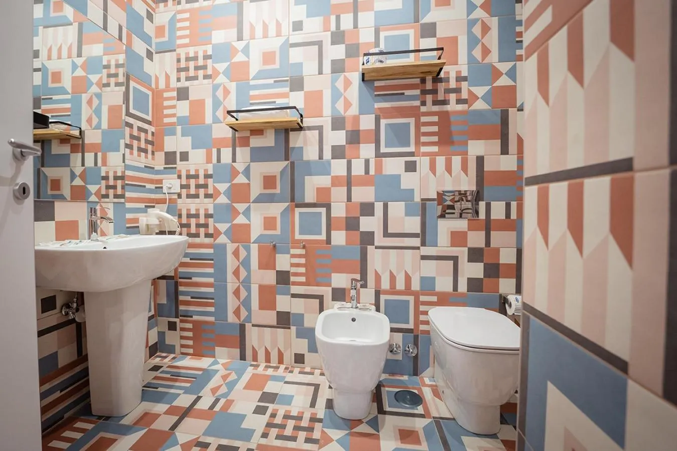 Toilet in P.C. Boutique H. Vesuvius, Napoli Centro, by ClaPa Group