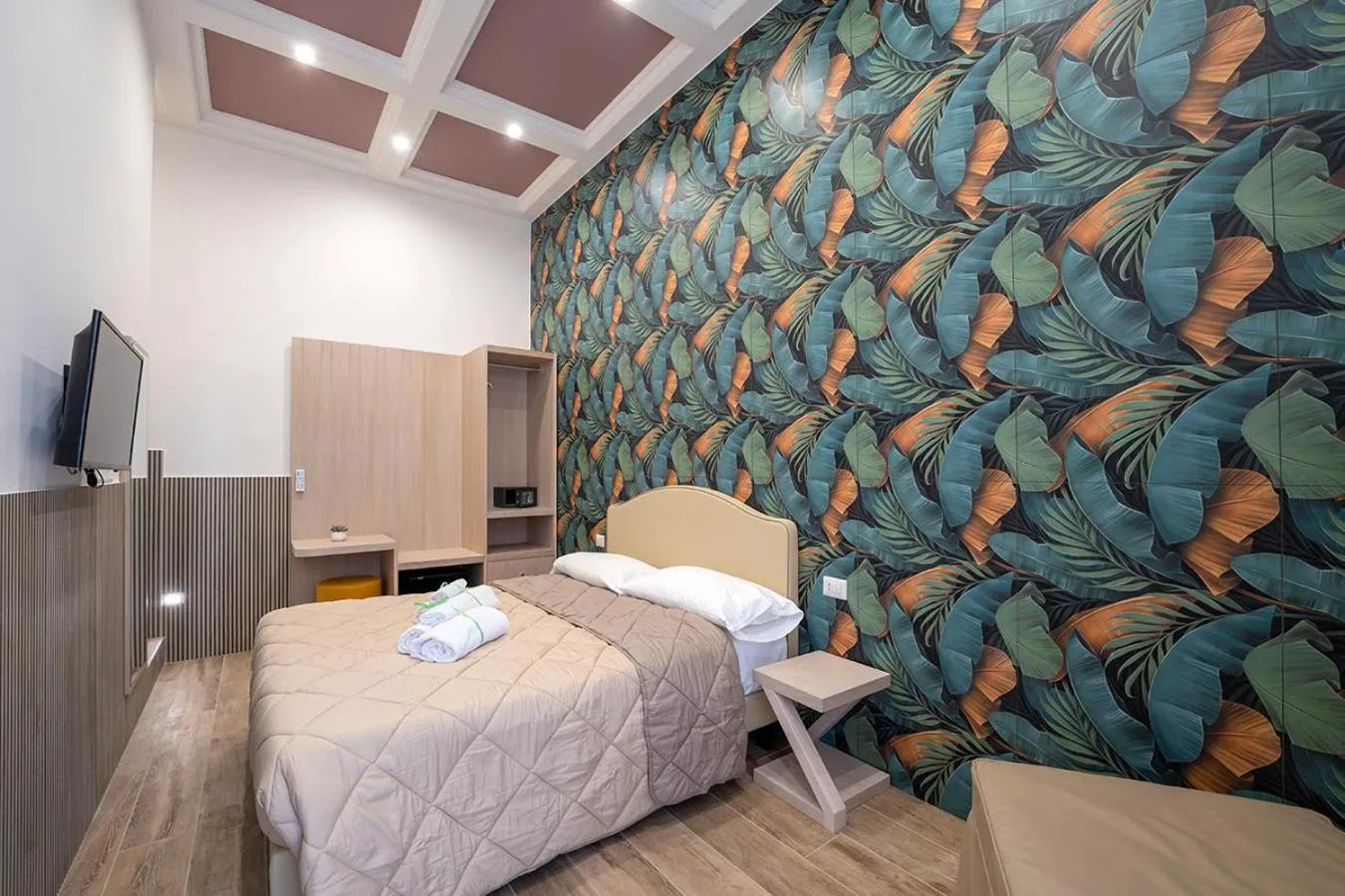 Bedroom, Bed in P.C. Boutique H. Vesuvius, Napoli Centro, by ClaPa Group