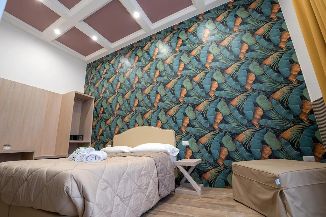 Bedroom, Bed in P.C. Boutique H. Vesuvius, Napoli Centro, by ClaPa Group