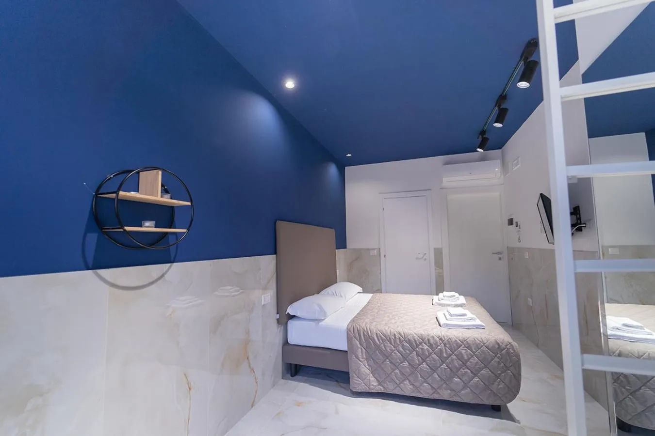 Bed in P.C. Boutique H. Vesuvius, Napoli Centro, by ClaPa Group