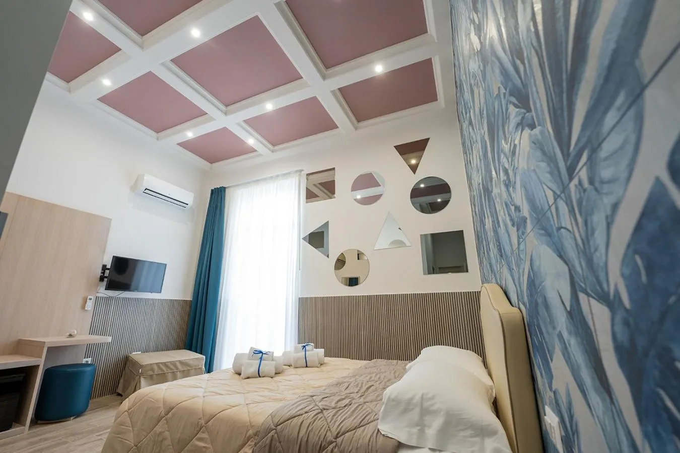Bedroom, Bed in P.C. Boutique H. Vesuvius, Napoli Centro, by ClaPa Group