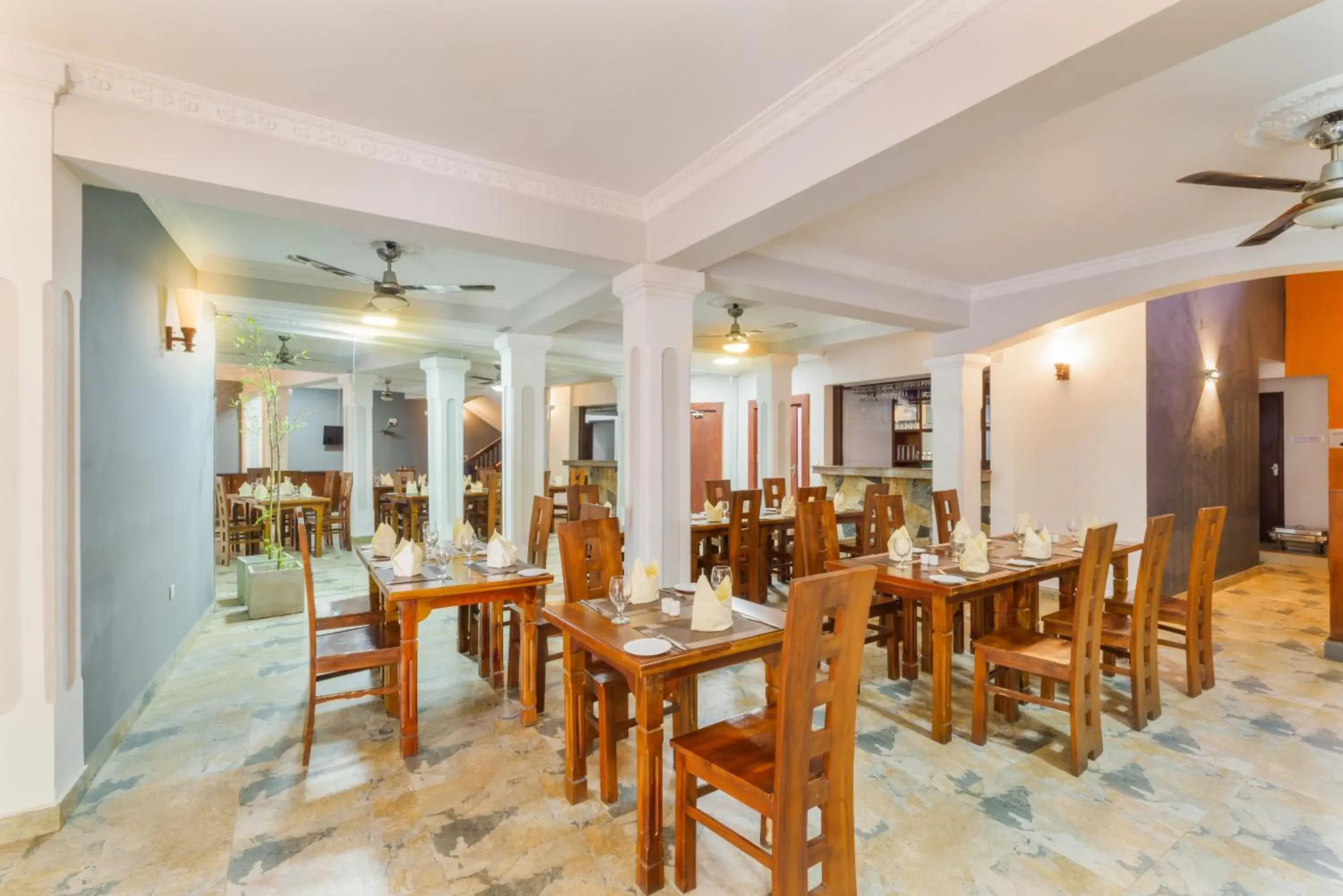 Restaurant/places to eat in Hotel Travellers Nest Kandy Restaurant/places to eat in Hotel Travellers Nest Kandy