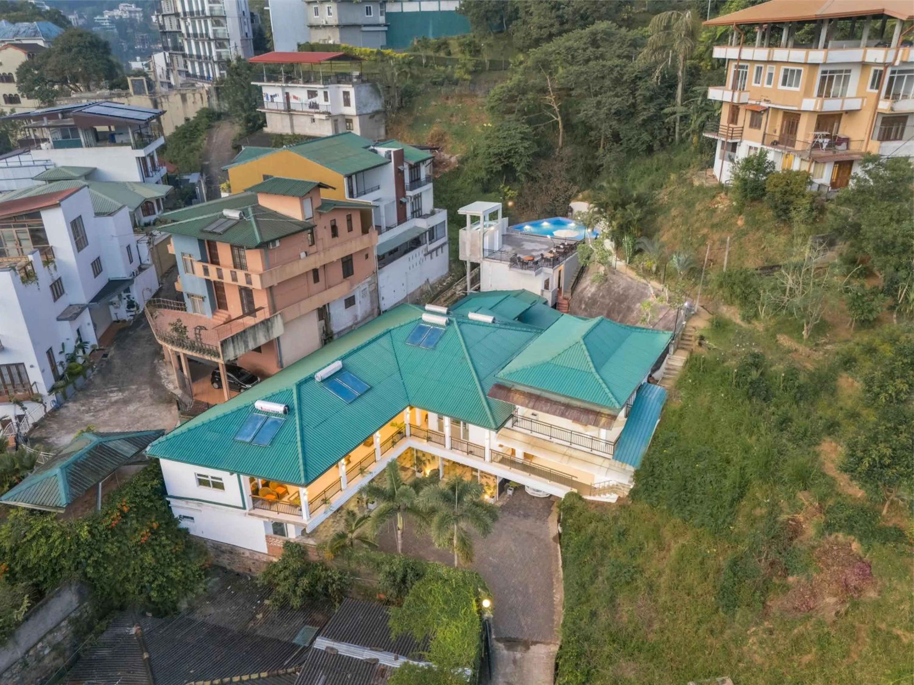 Property building in Hotel Travellers Nest Kandy
