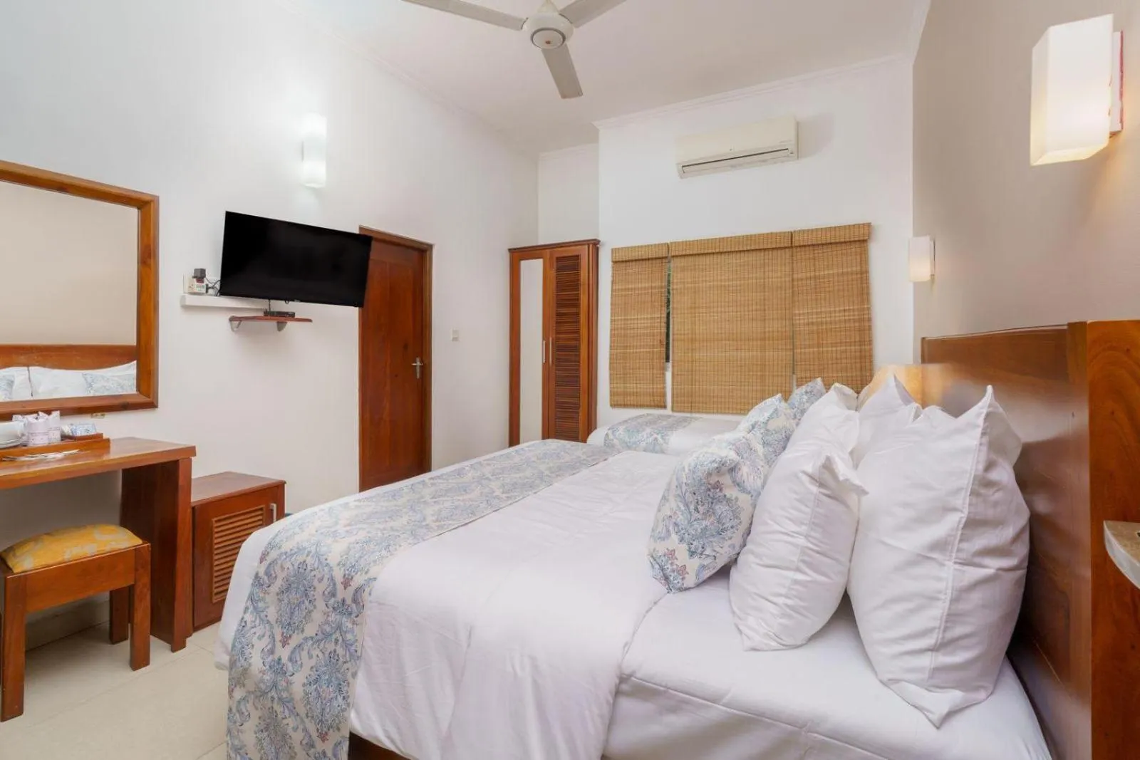 Bed in Hotel Travellers Nest Kandy