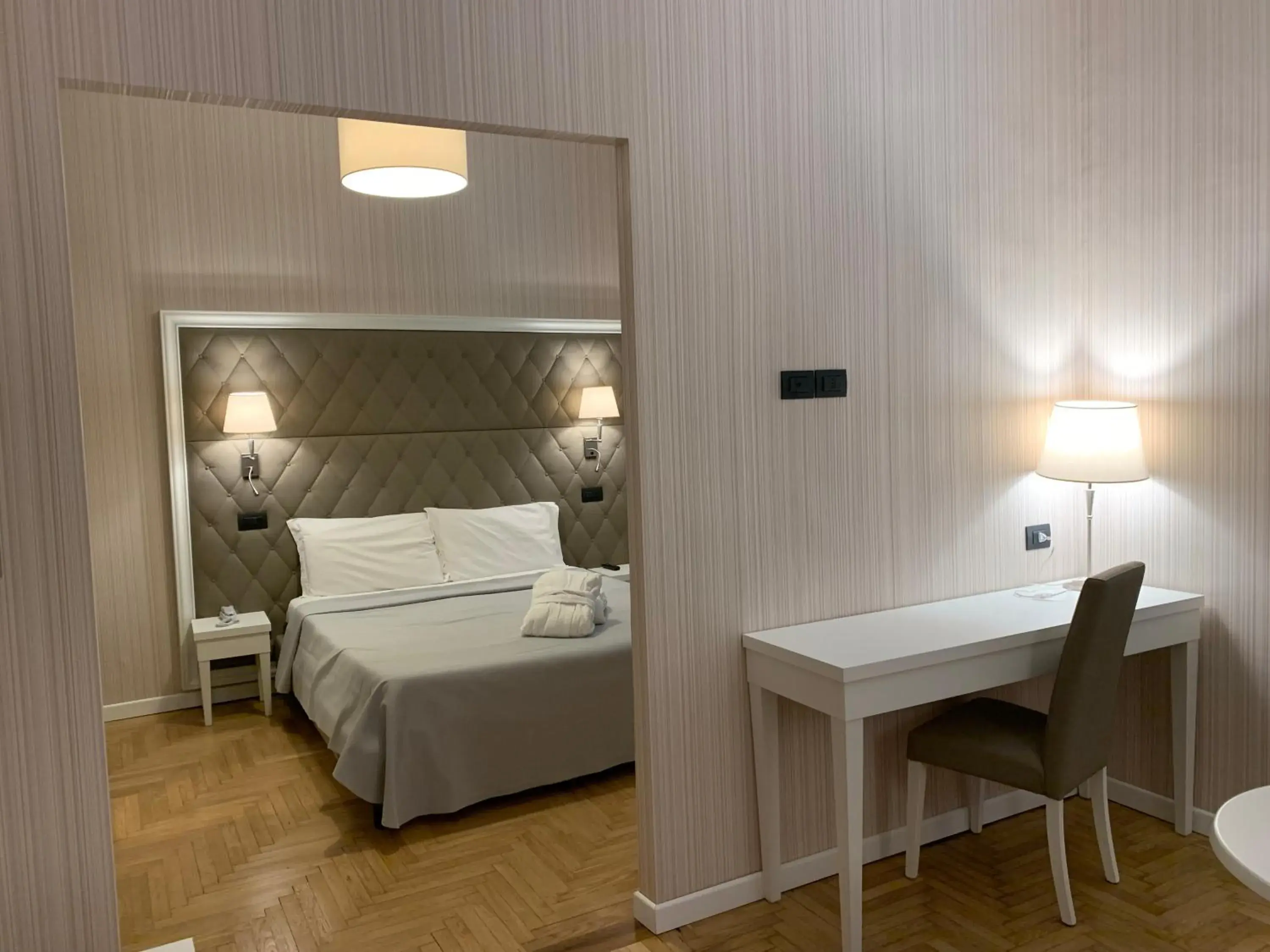 Bedroom, Bed in Grand Hotel & des Anglais Spa Bedroom, Bed in Grand Hotel & des Anglais Spa