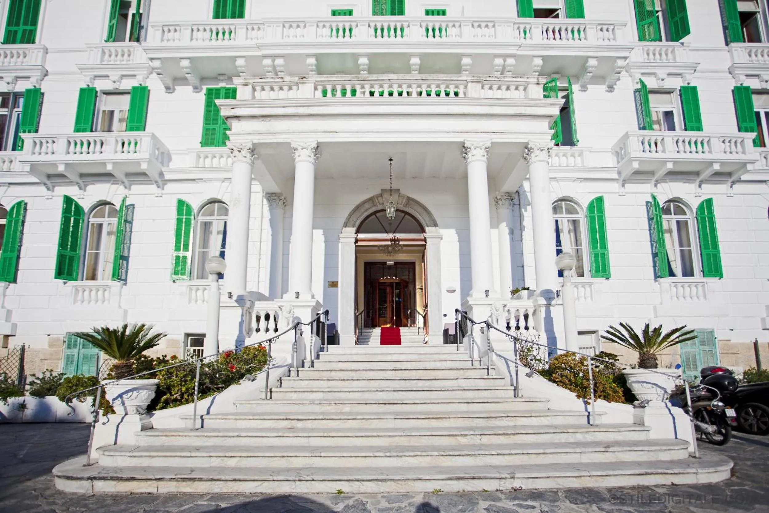 Facade/entrance in Grand Hotel & des Anglais Spa