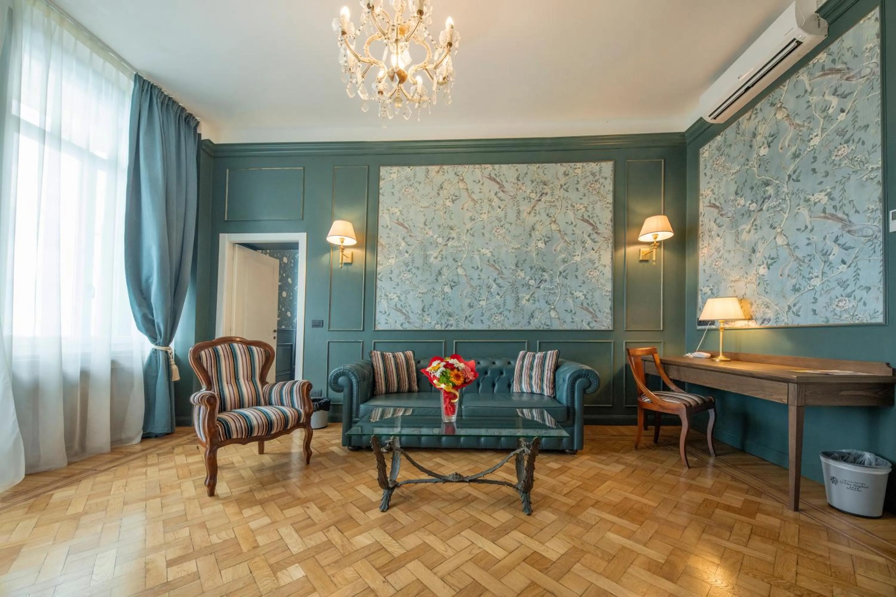 Lounge or bar in Grand Hotel & des Anglais Spa