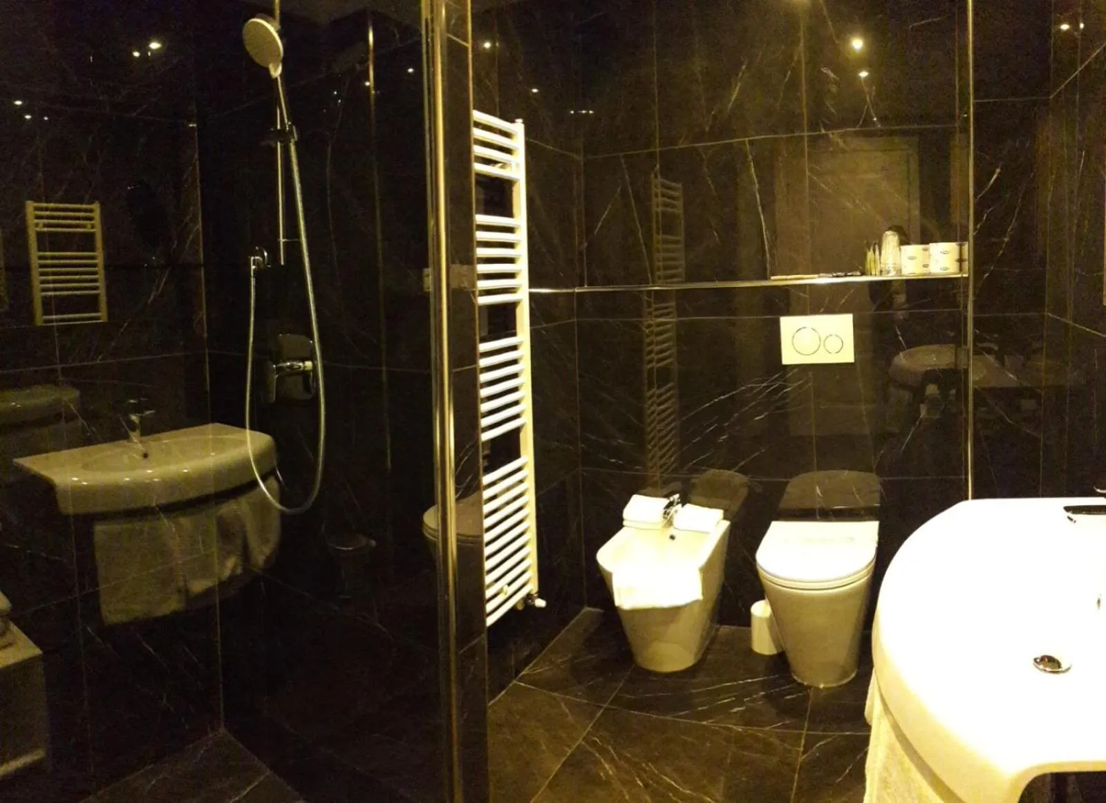 Shower in Grand Hotel & des Anglais Spa