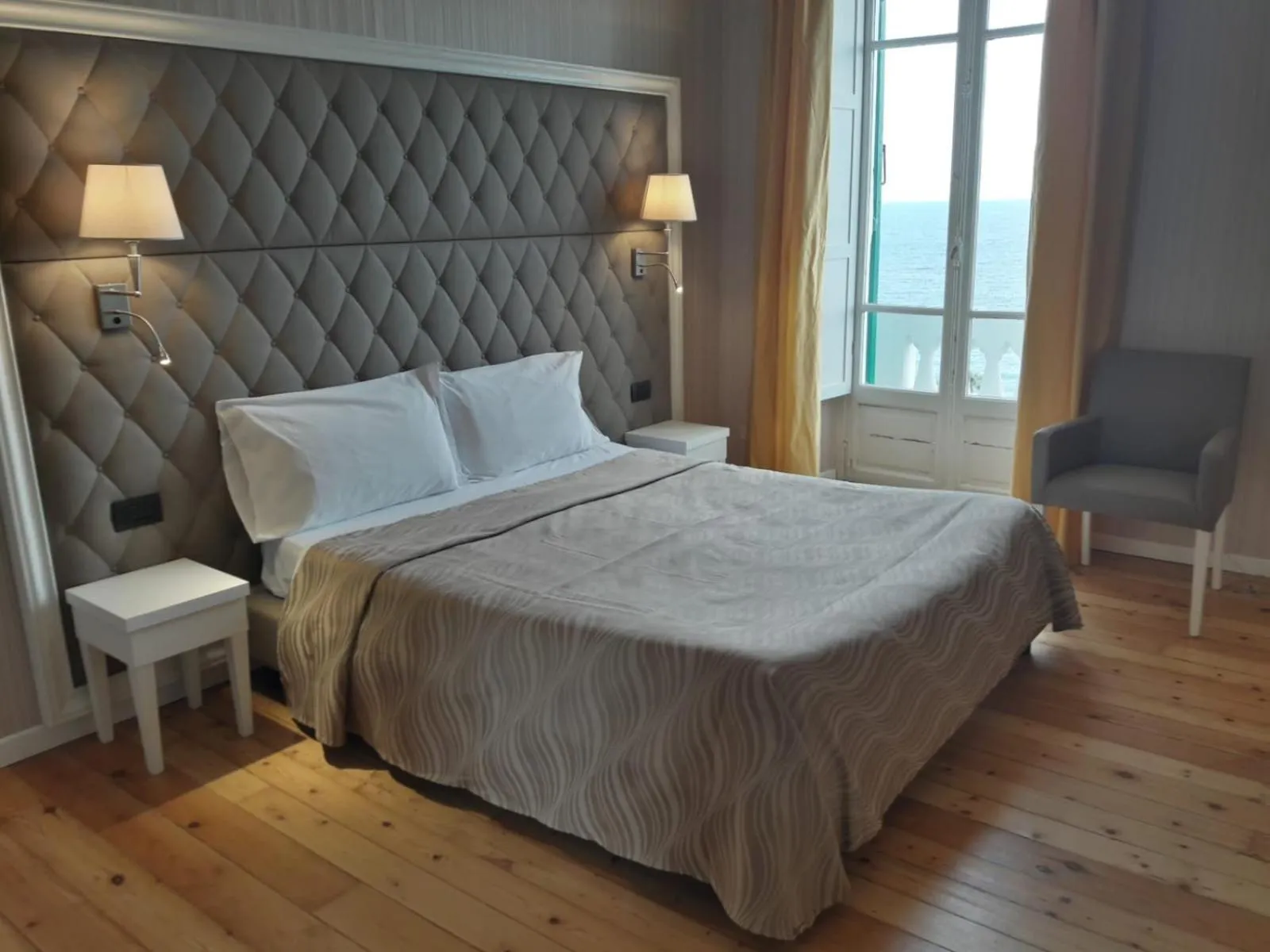 Bedroom, Bed in Grand Hotel & des Anglais Spa