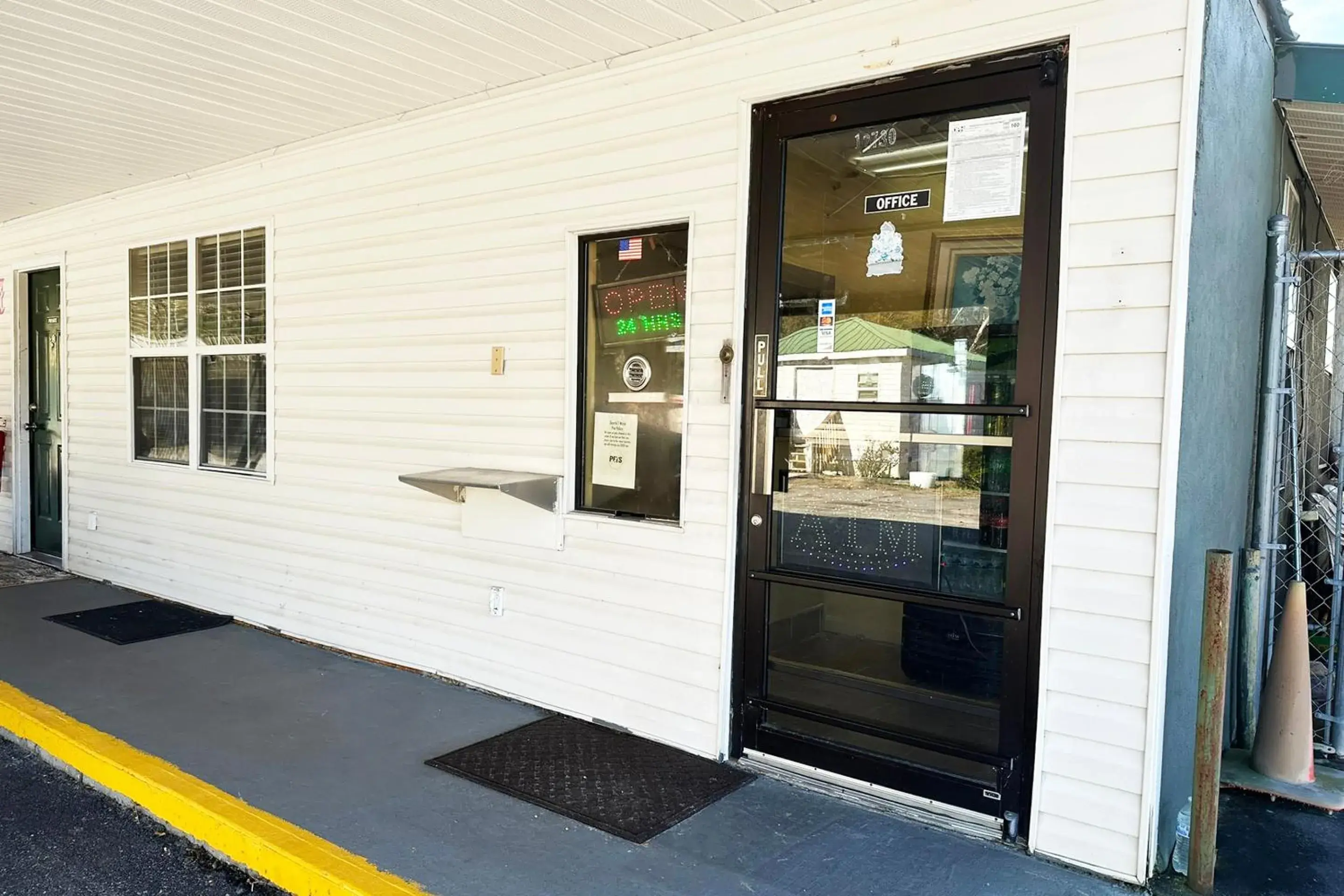 Lobby or reception in Sparta Seven Motel By OYO near Milledgeville Lobby or reception in Sparta Seven Motel By OYO near Milledgeville