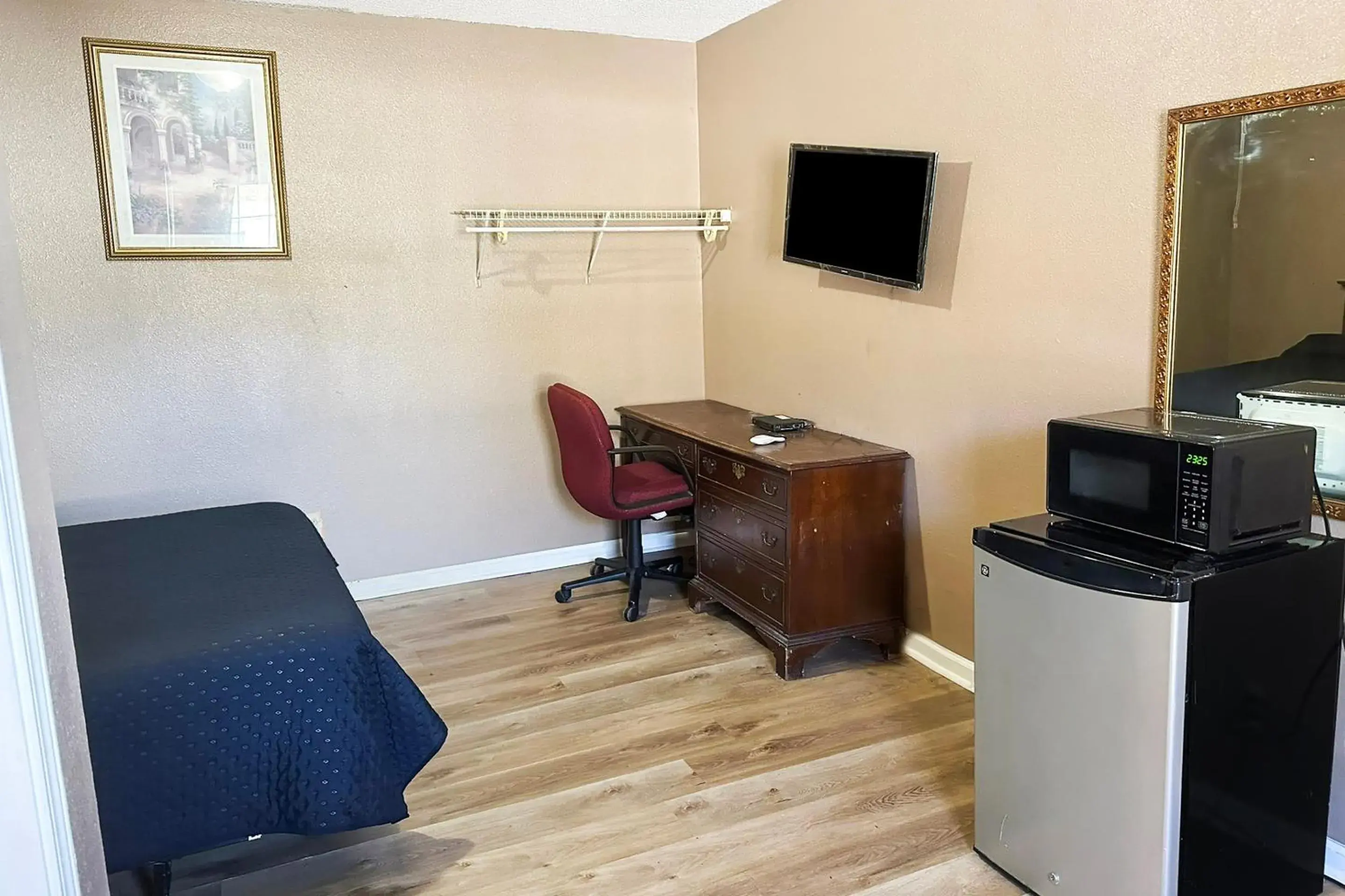 Bedroom in Sparta Seven Motel By OYO near Milledgeville Bedroom in Sparta Seven Motel By OYO near Milledgeville