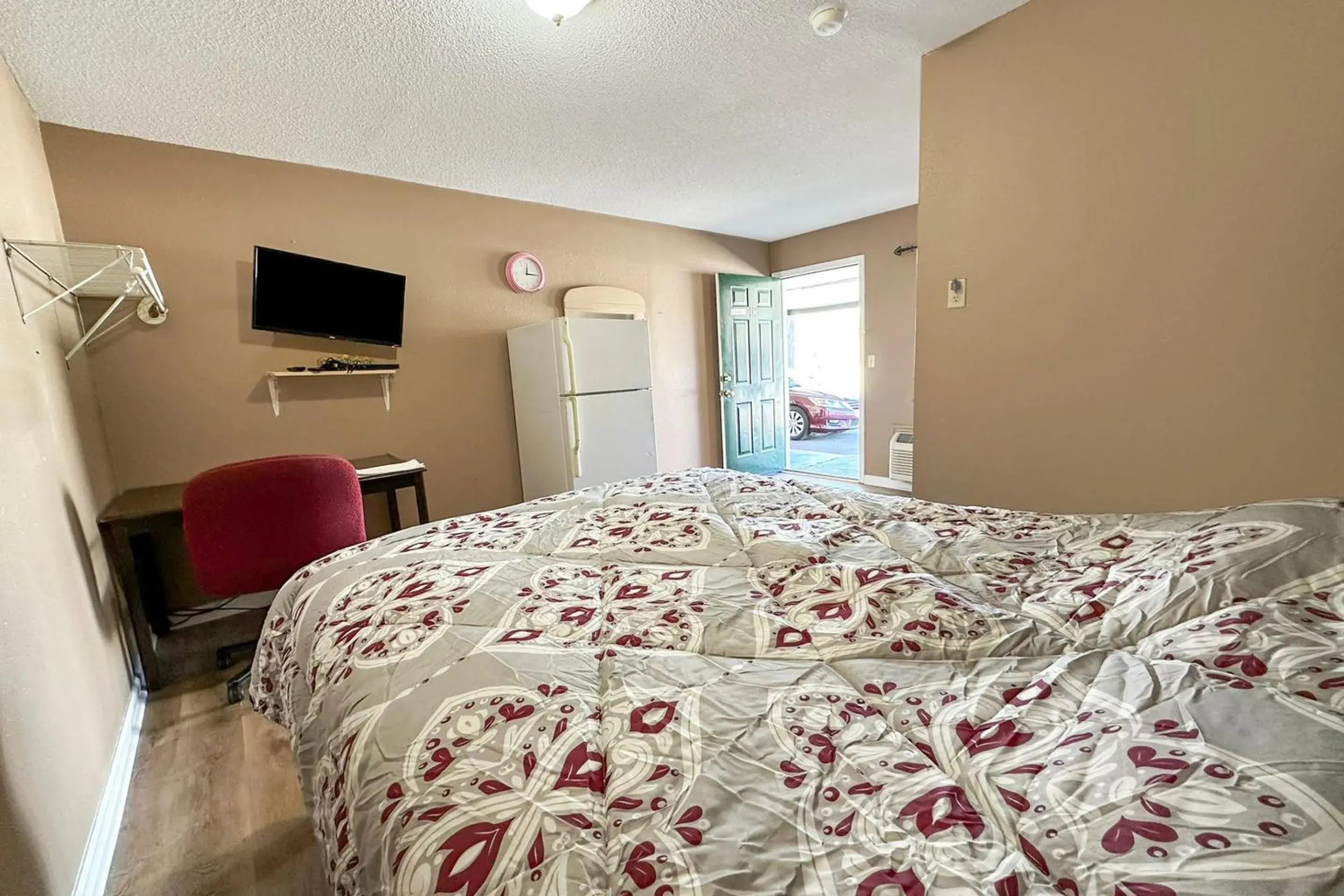 Queen Bed Smoking in Sparta Seven Motel By OYO near Milledgeville Queen Bed Smoking in Sparta Seven Motel By OYO near Milledgeville