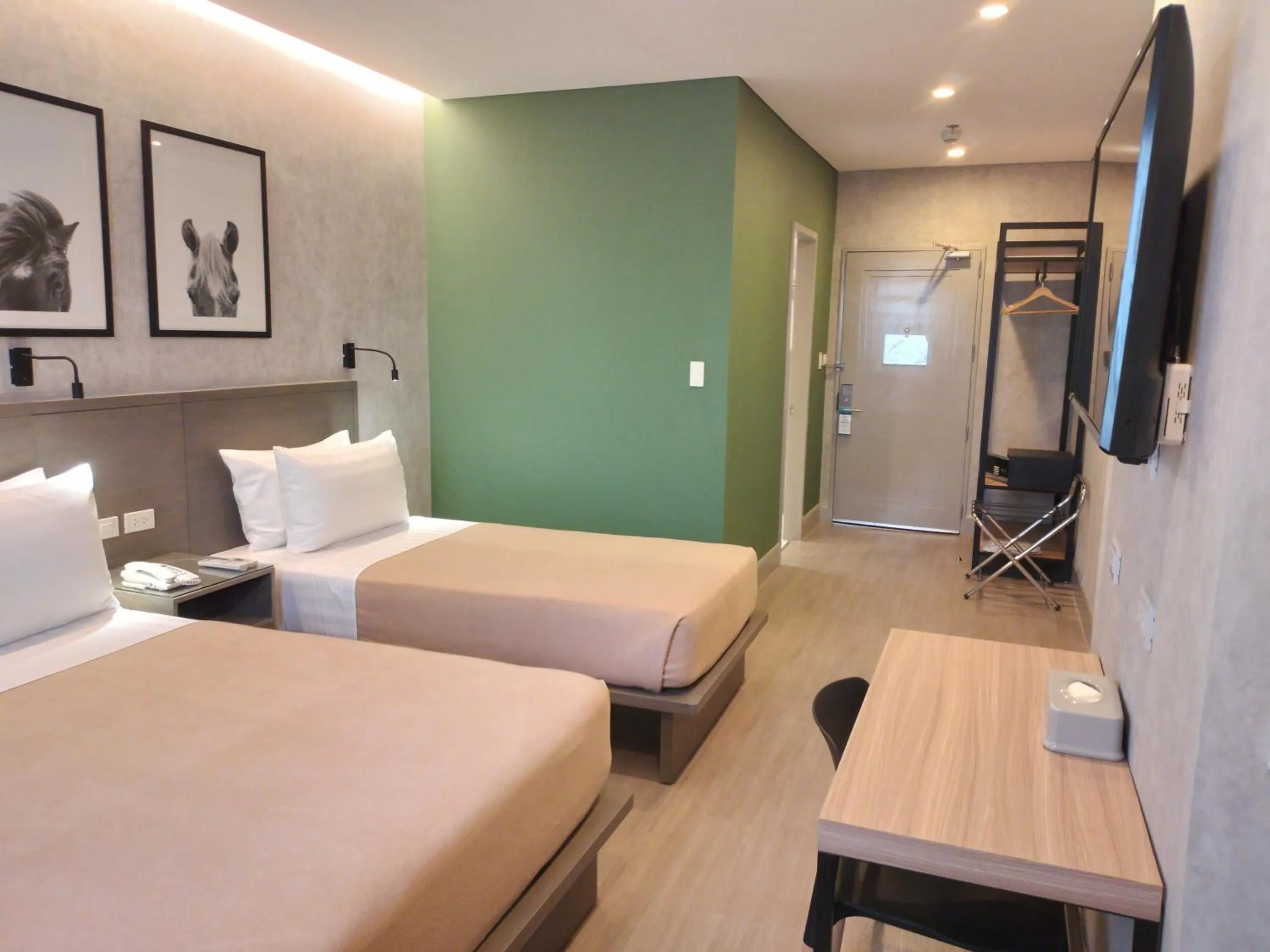 Bed in Primeway Suites Cebu