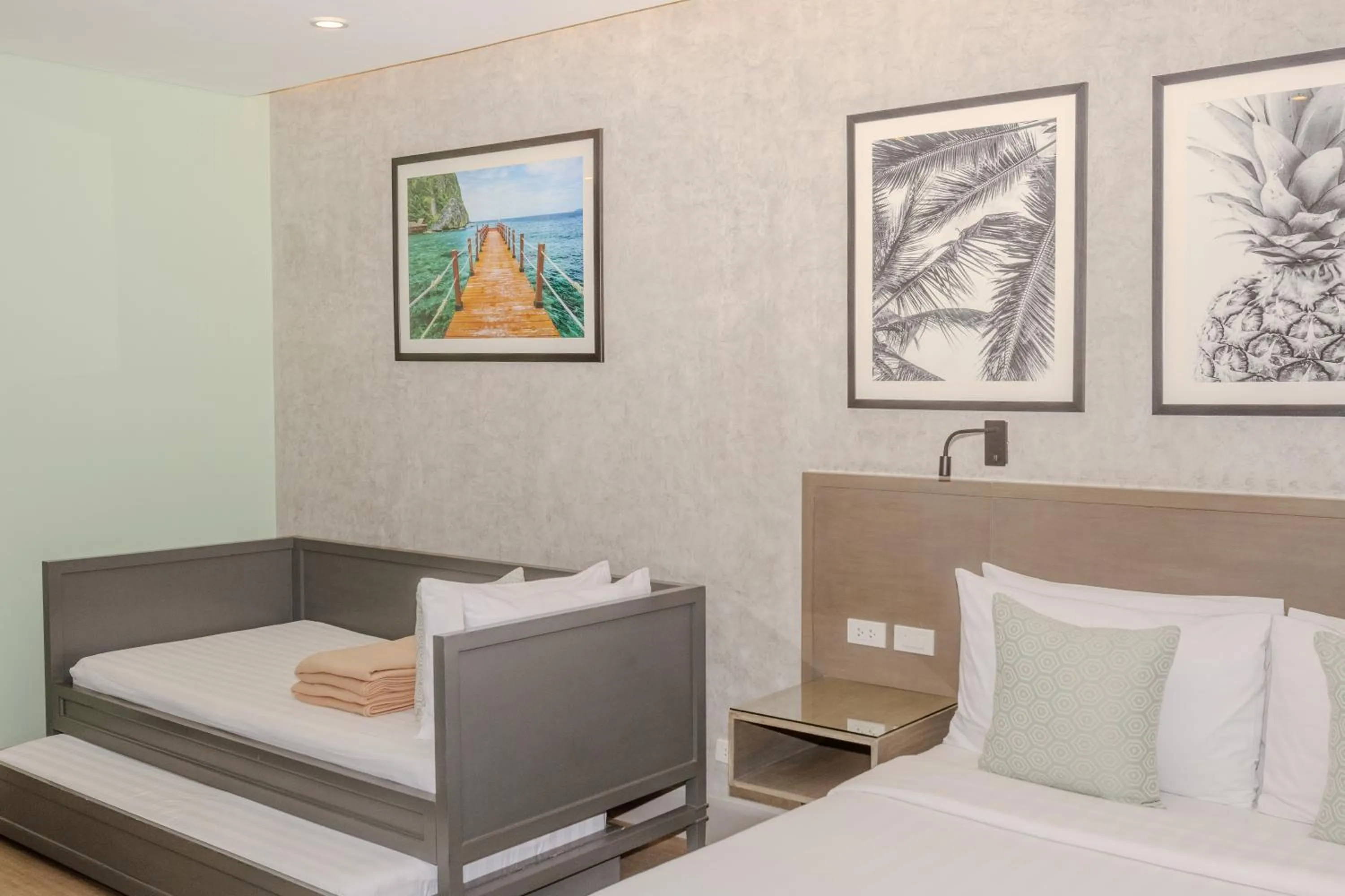 Bed in Primeway Suites Cebu