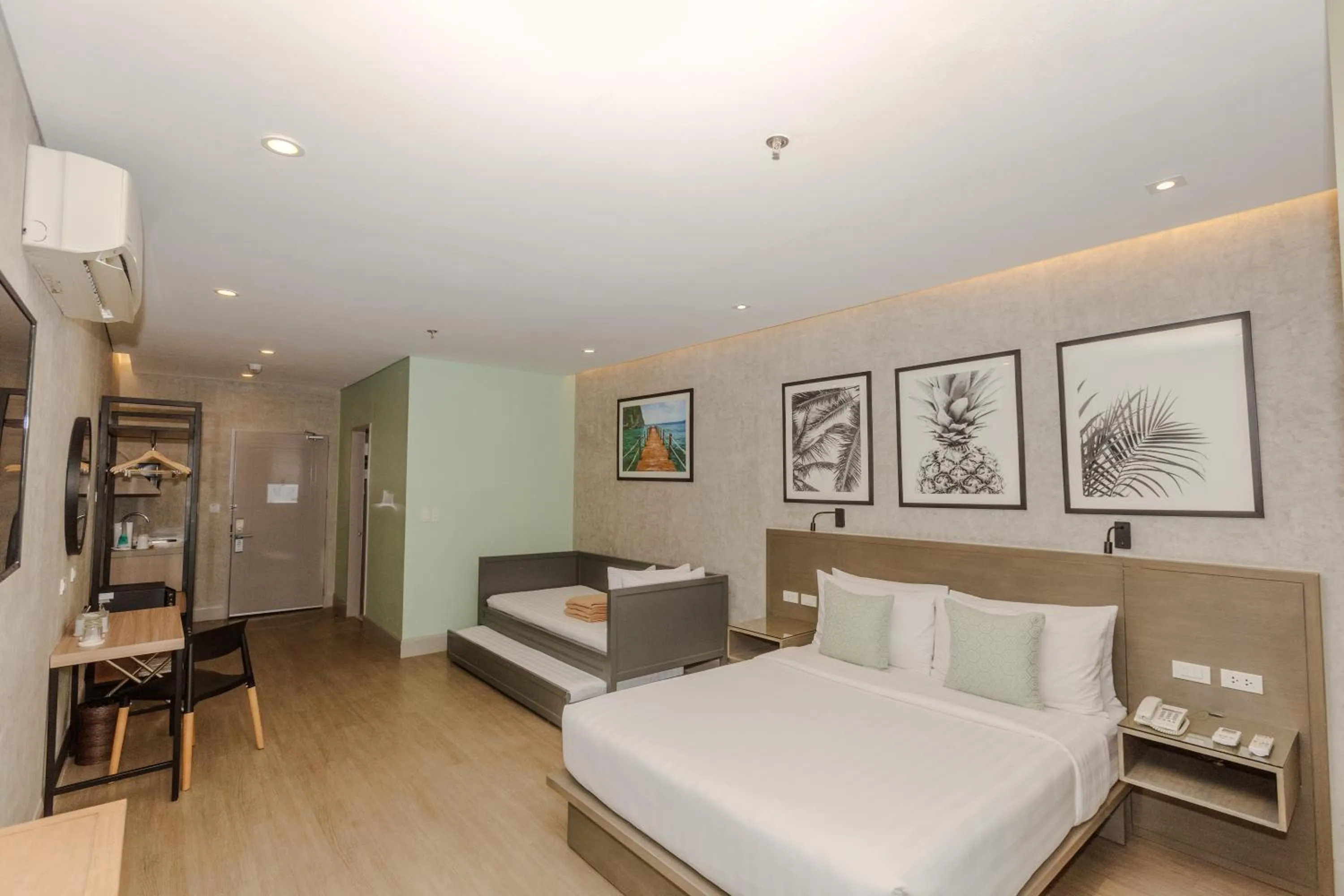 Living room, Bed in Primeway Suites Cebu