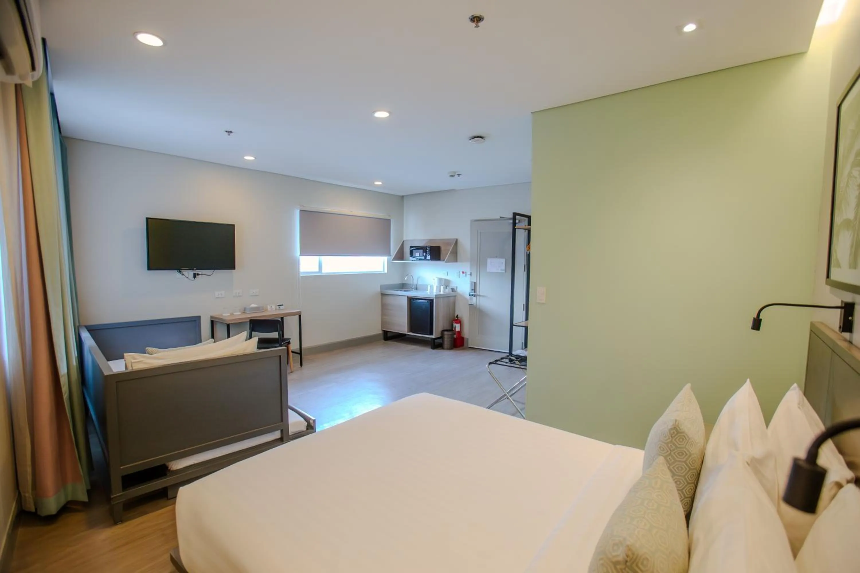 Bed in Primeway Suites Cebu