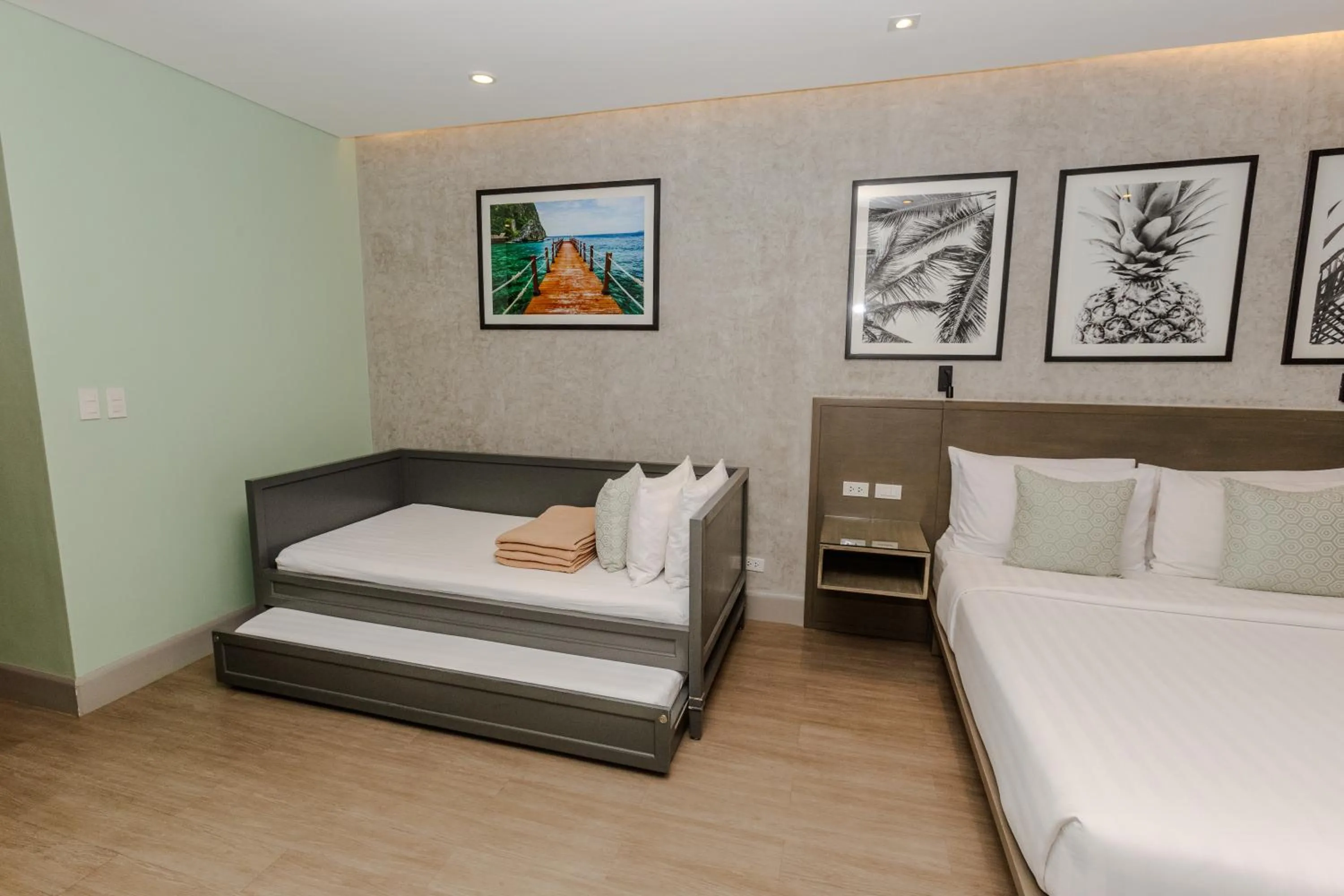 Bed in Primeway Suites Cebu