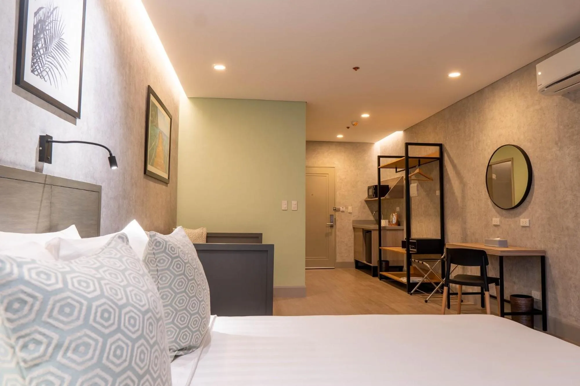 Bed in Primeway Suites Cebu