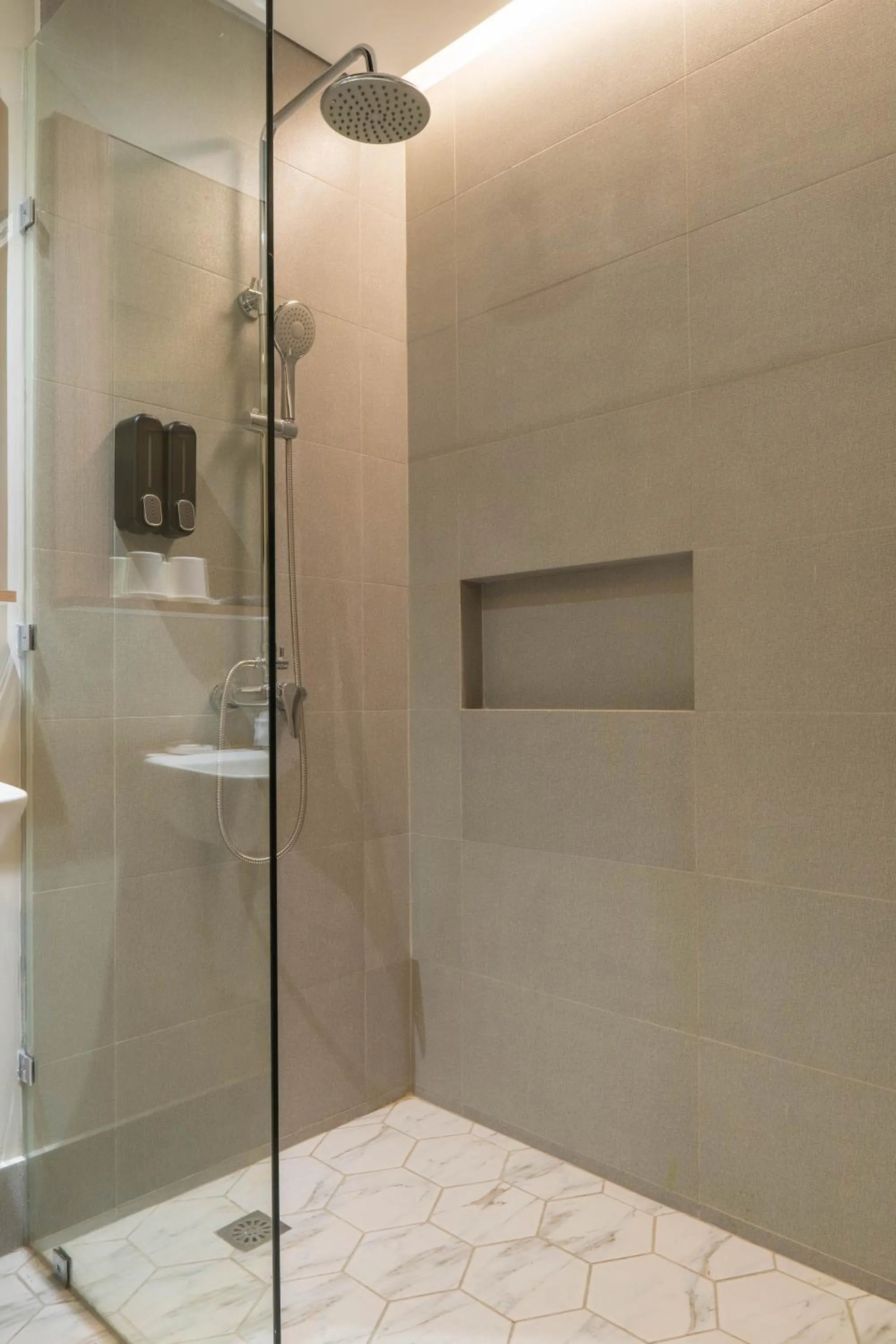 Shower in Primeway Suites Cebu