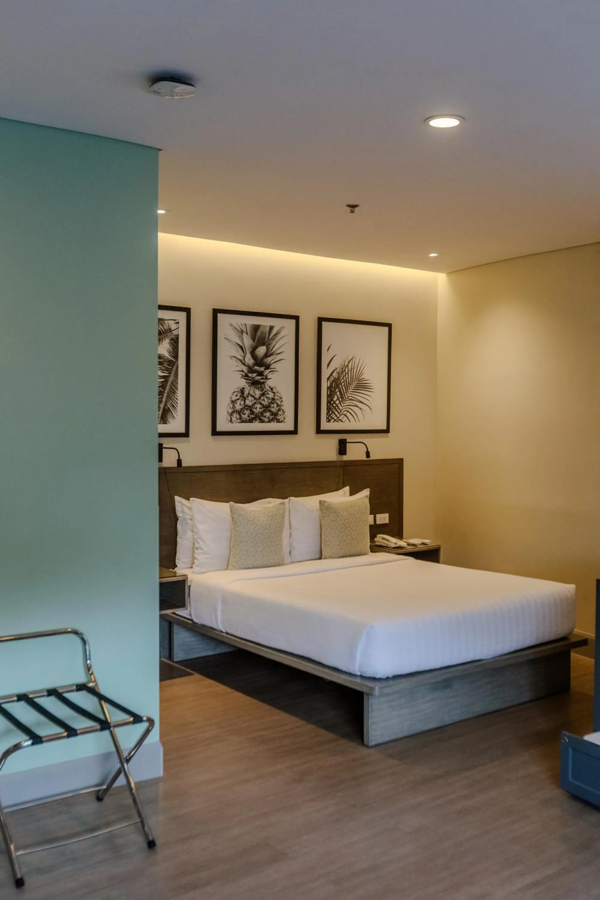 Bed in Primeway Suites Cebu