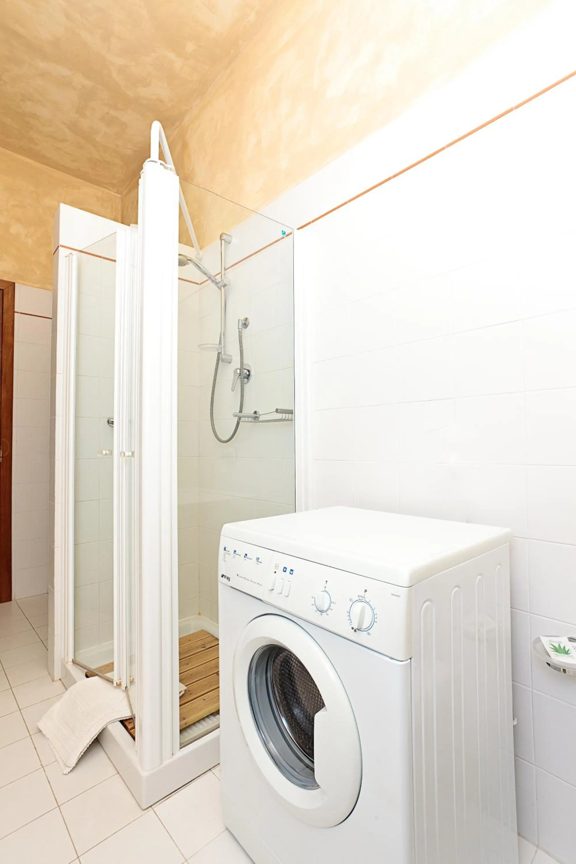 Shower in San Pietro Sopra Le Acque Resort & Spa