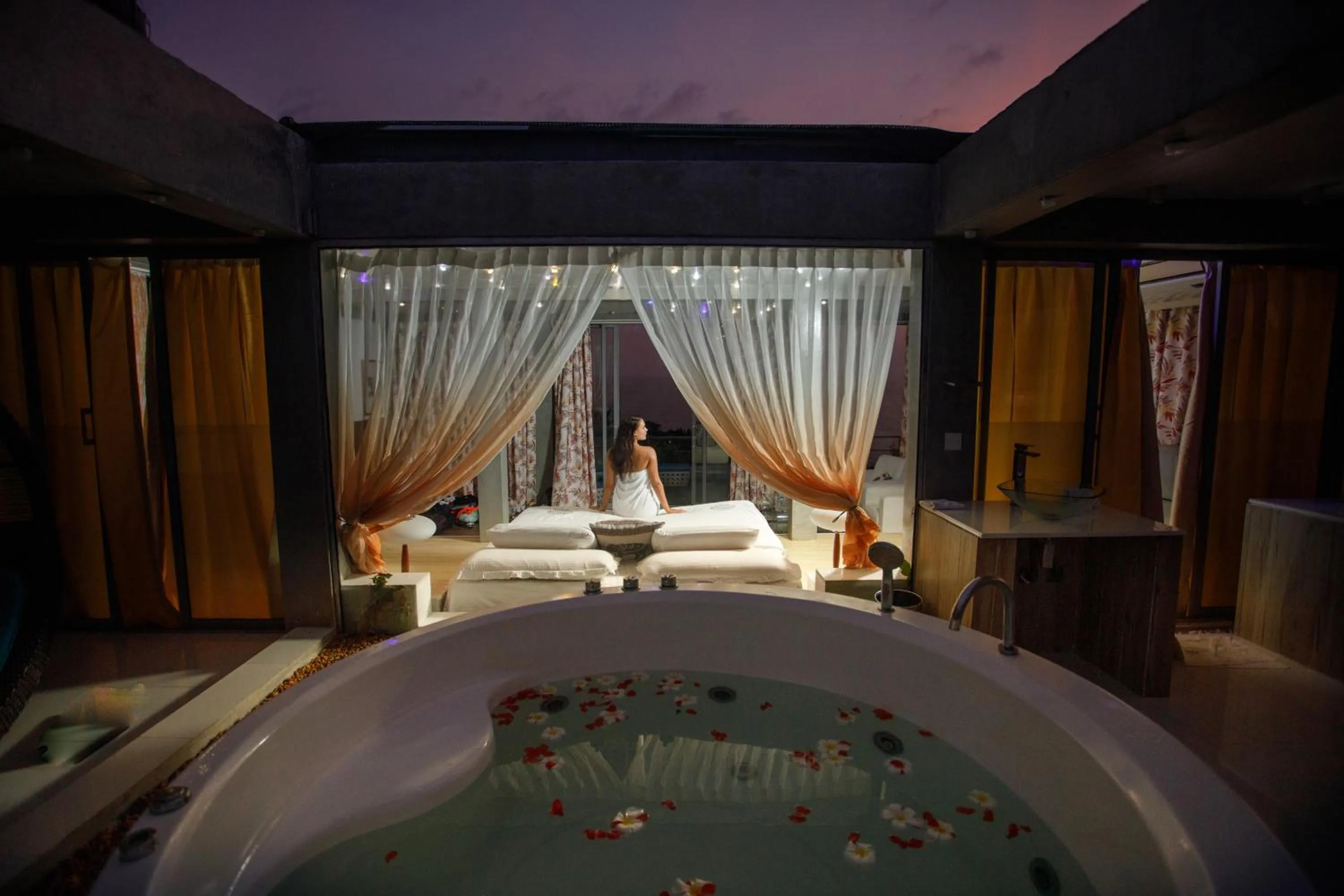 Hot Tub in Villa Thawthisa The Boutique Hotel Unawatuna