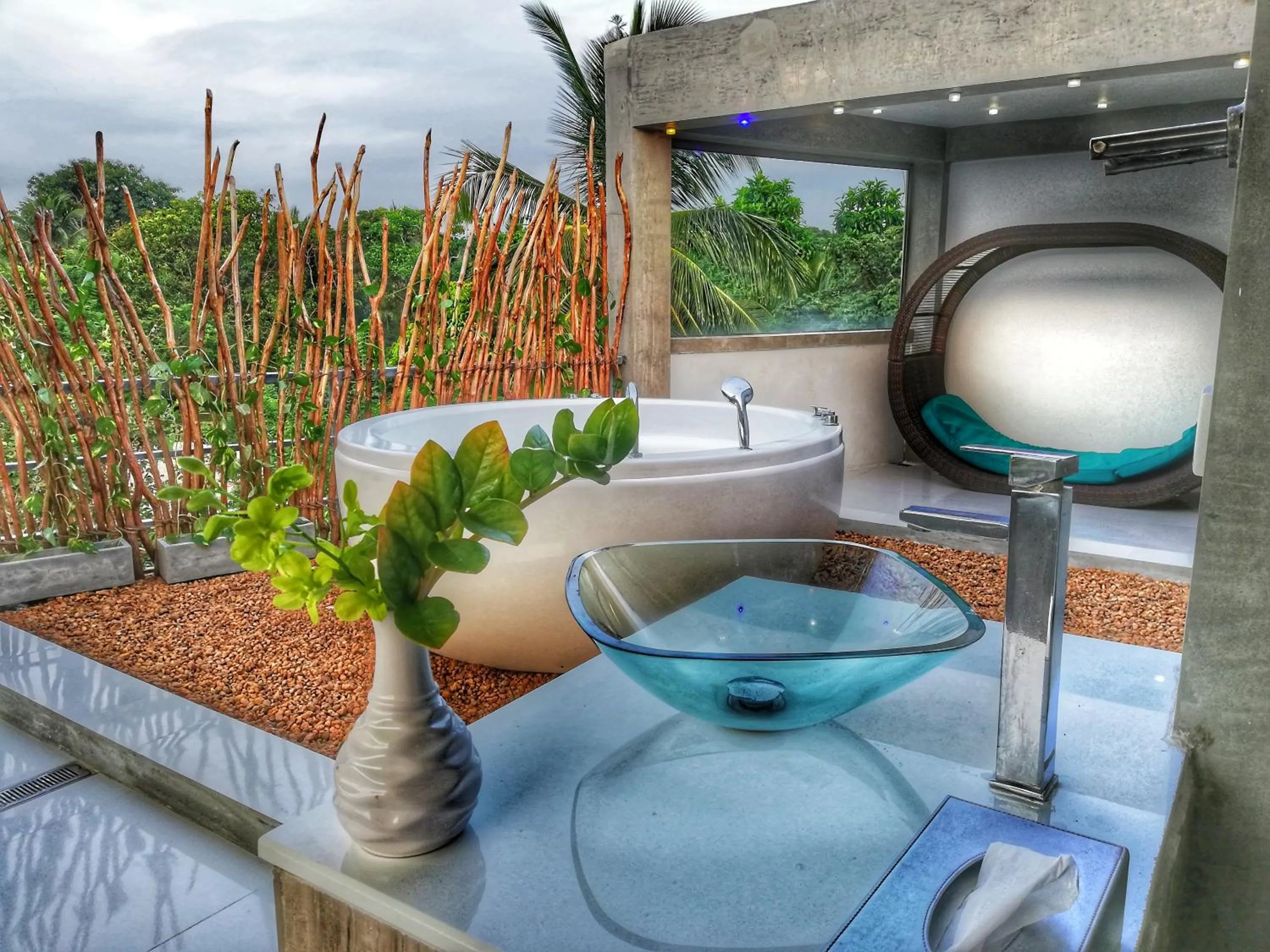 Open Air Bath in Villa Thawthisa The Boutique Hotel Unawatuna