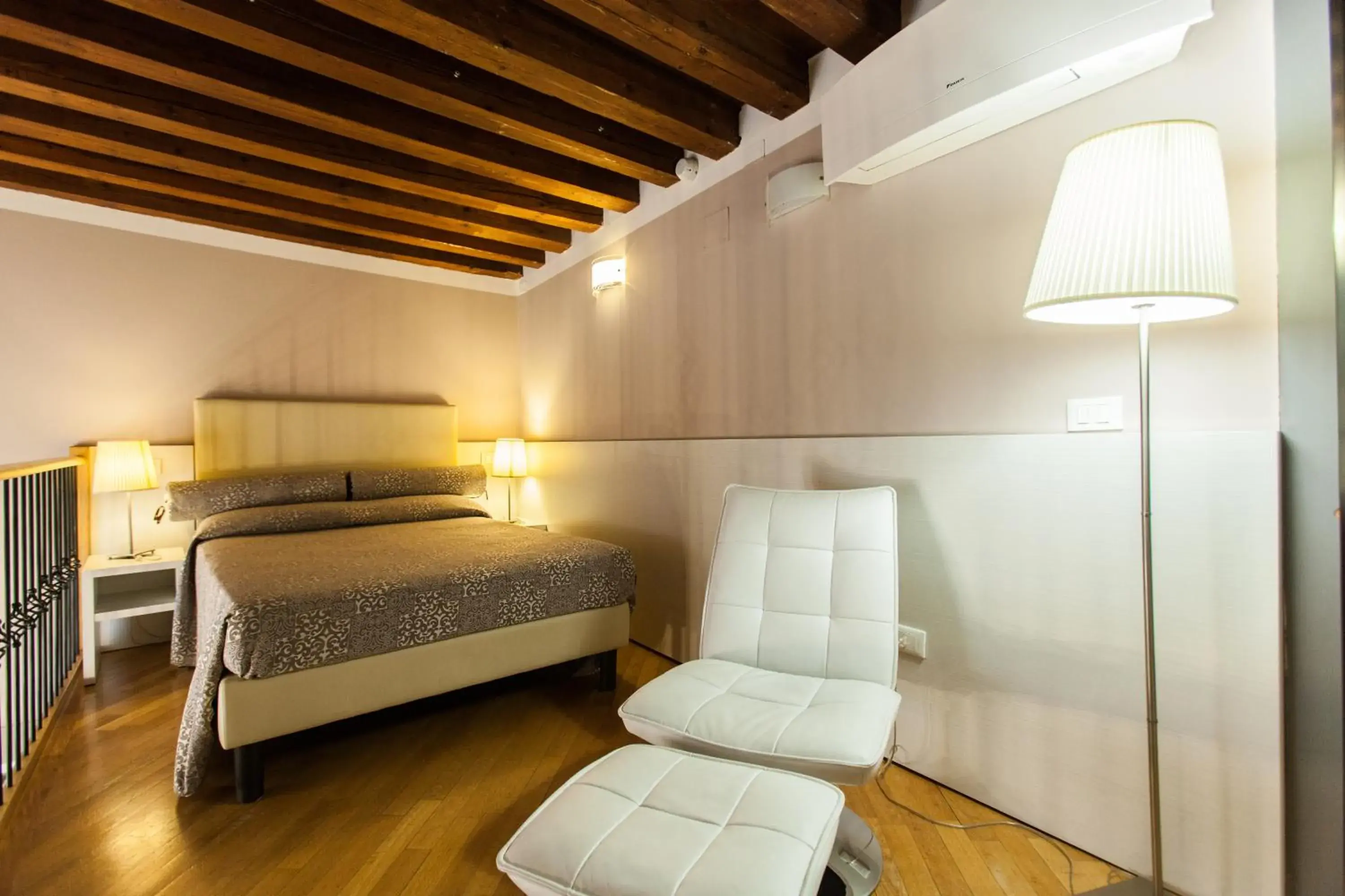 Single Room in Foresteria Levi Single Room in Foresteria Levi