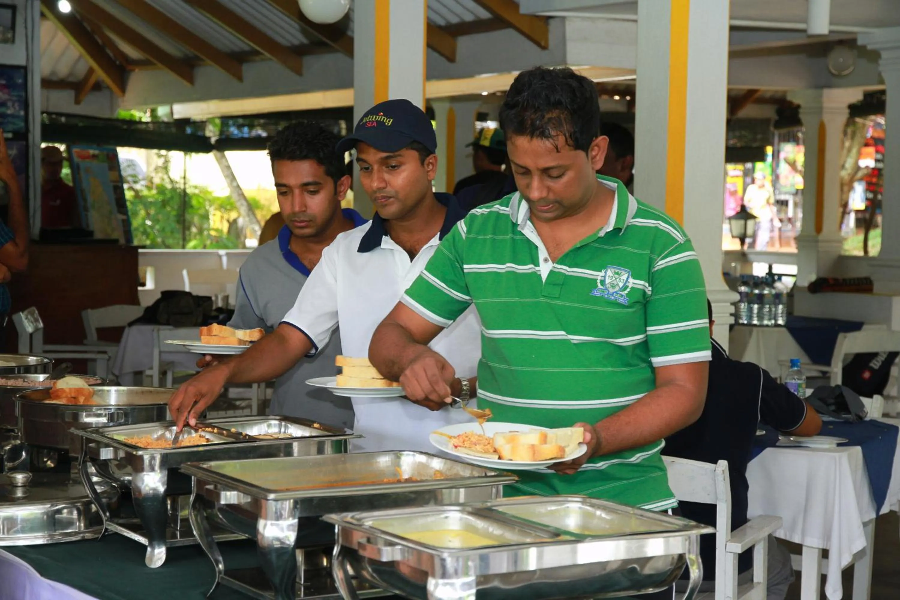 Restaurant/places to eat in River Garden Resort