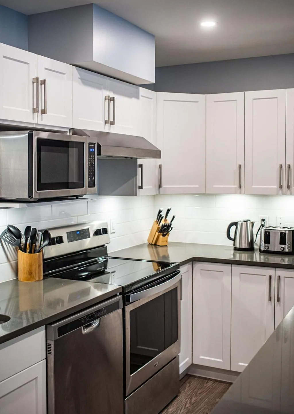 Kitchen or kitchenette in Al's Escape by Revelstoke Vacations