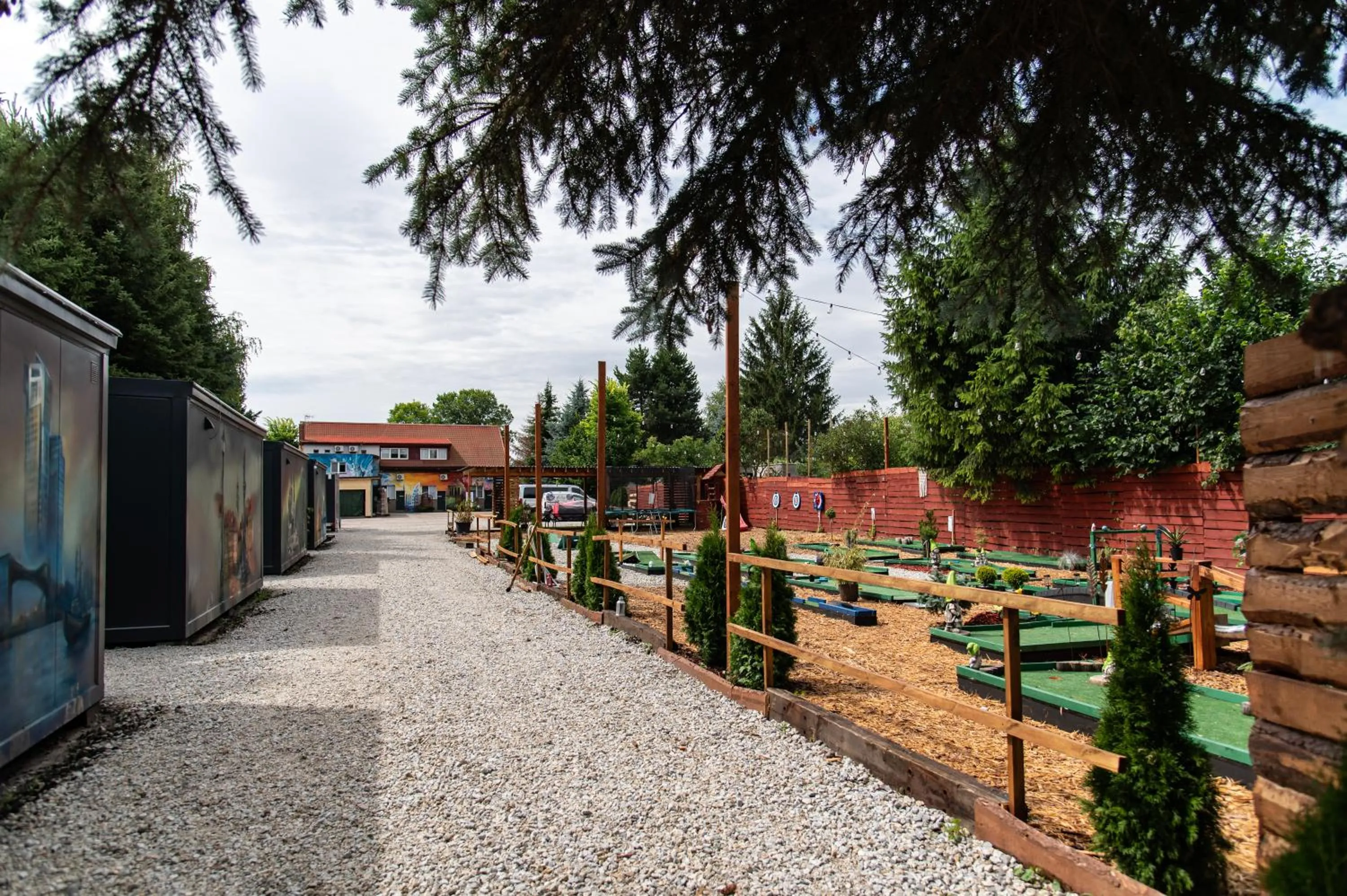 Property building in City Place Noclegi