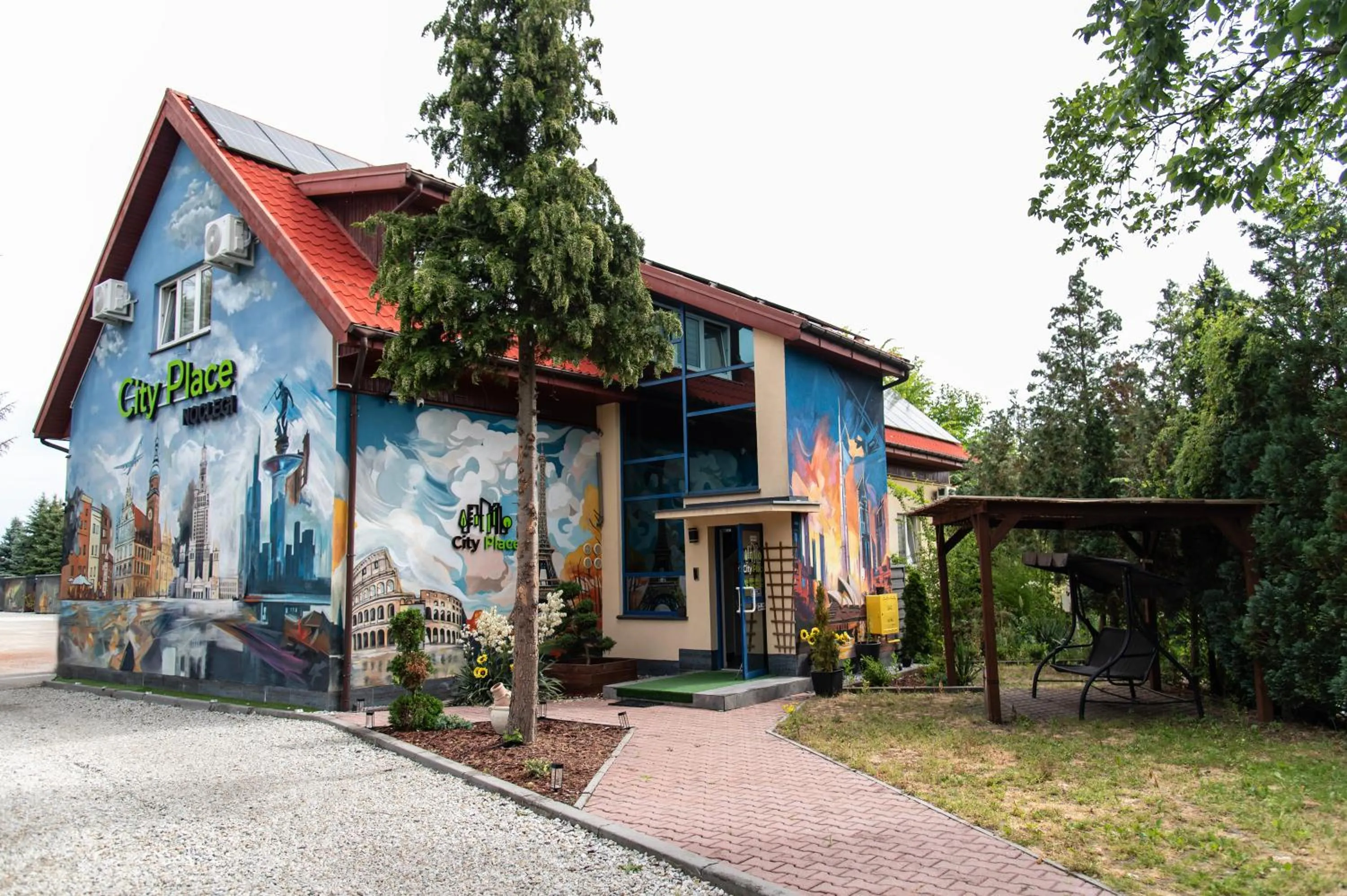 Property building in City Place Noclegi