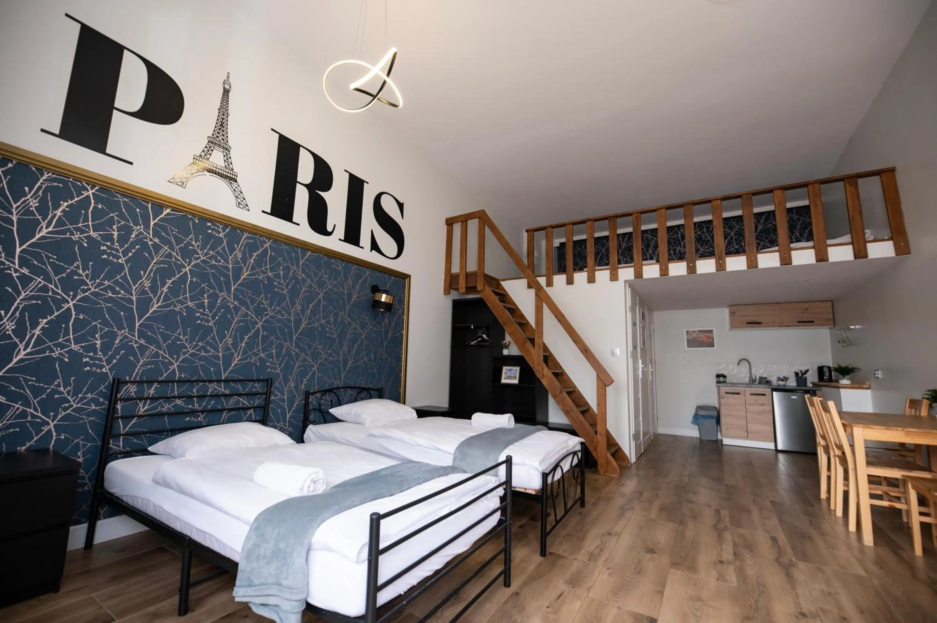 Kitchen or kitchenette, Bed in City Place Noclegi