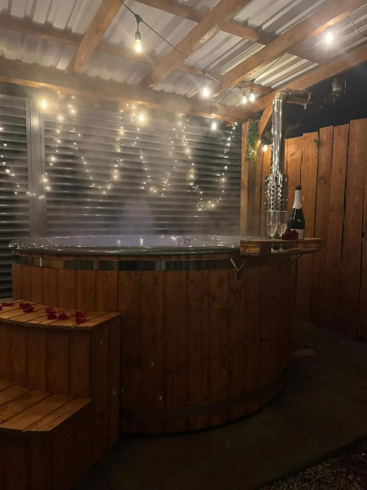 Hot Tub in City Place Noclegi