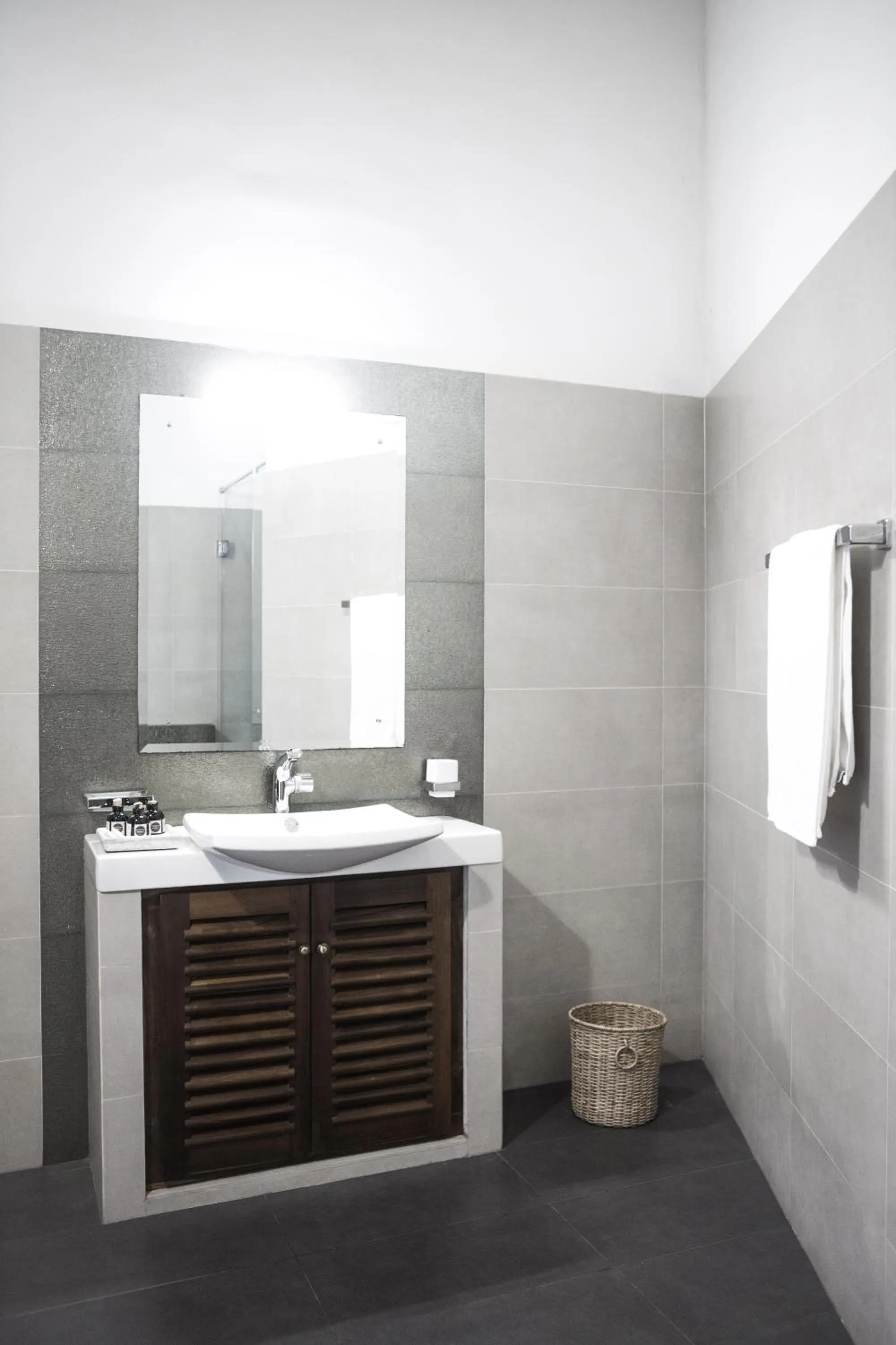 Shower in Villa White Queen Resort & Spa